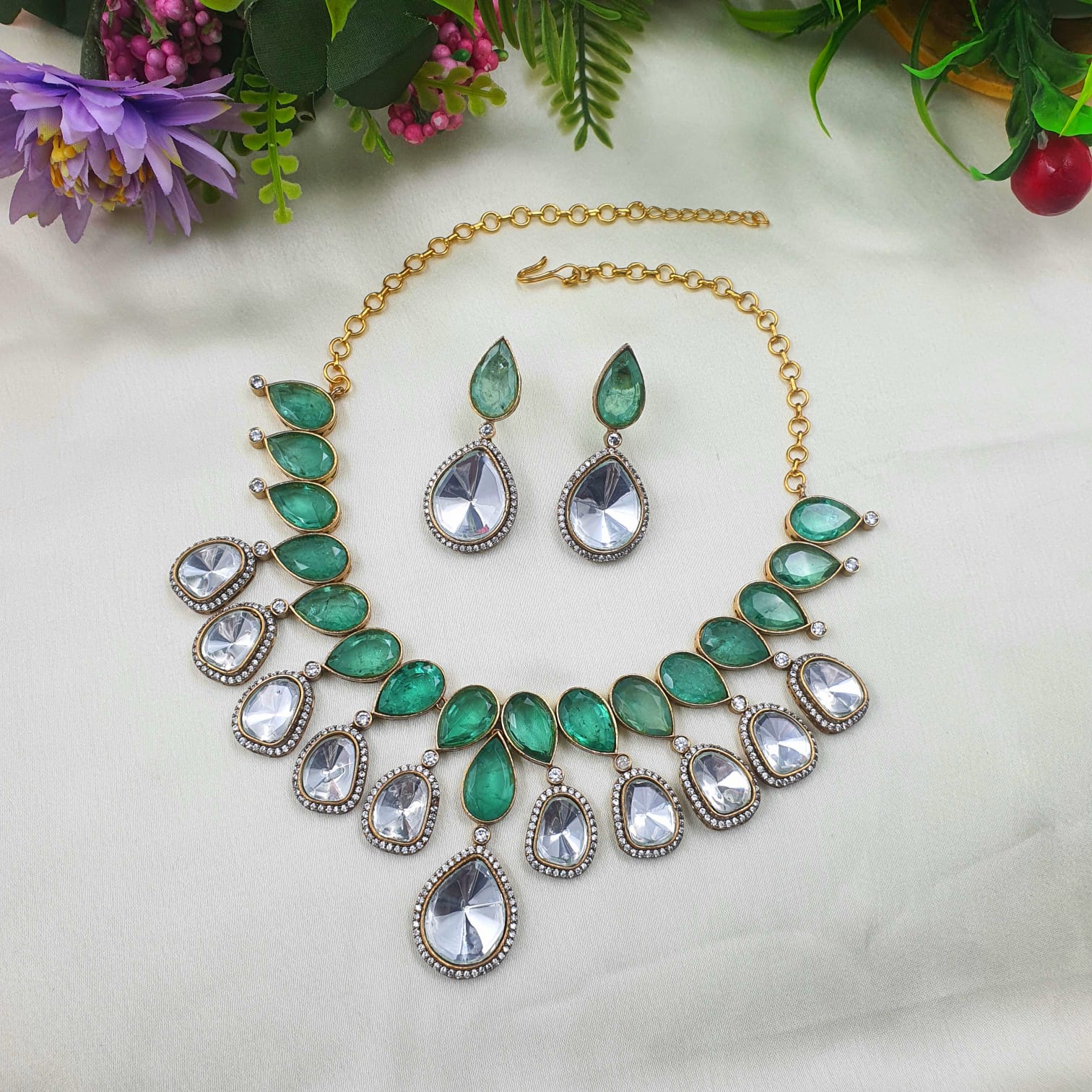 Emerald Tone Victorian Style Kundan Necklace & Earring Set - QUEENS JEWELS