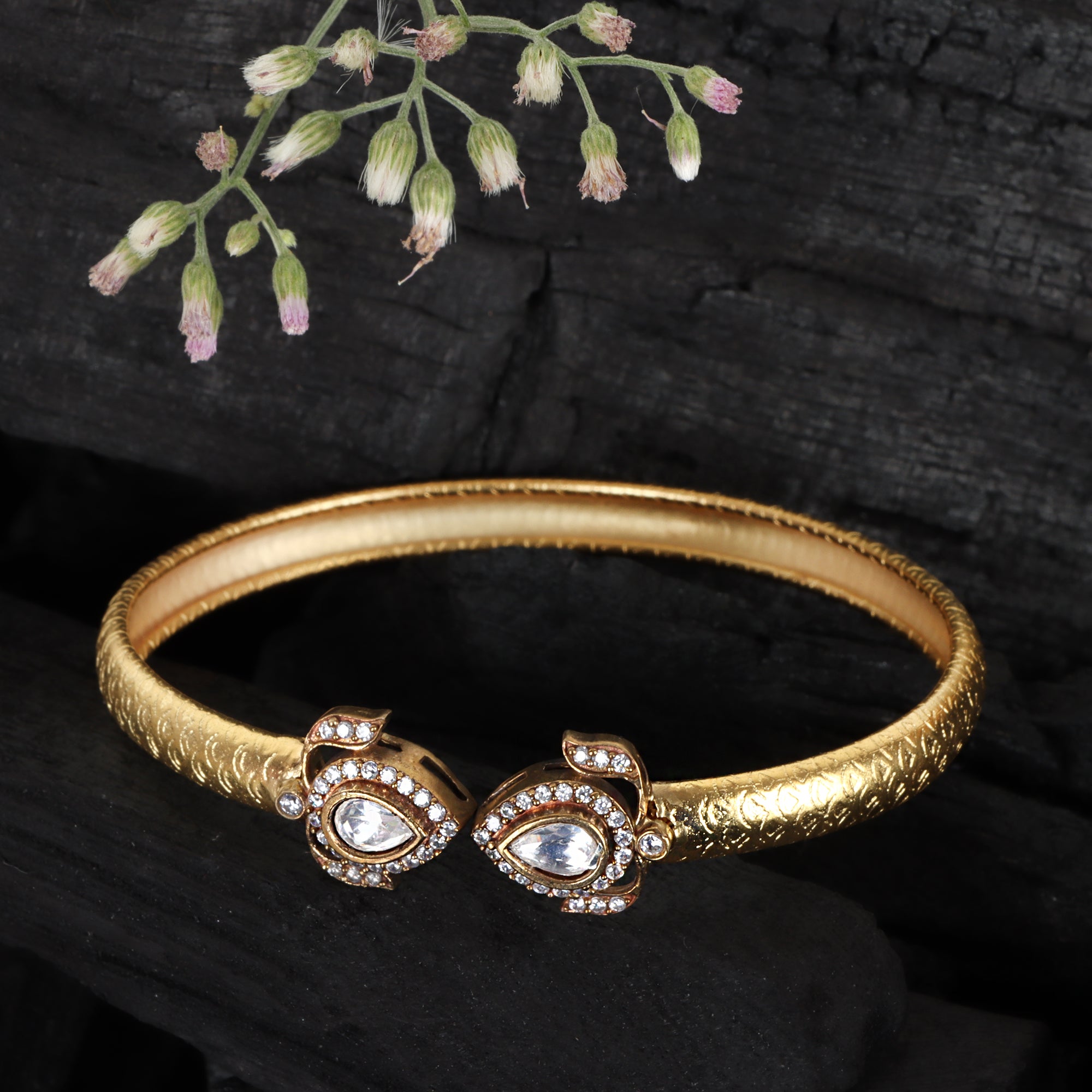 Victorian Openable Bracelet - QUEENS JEWELS