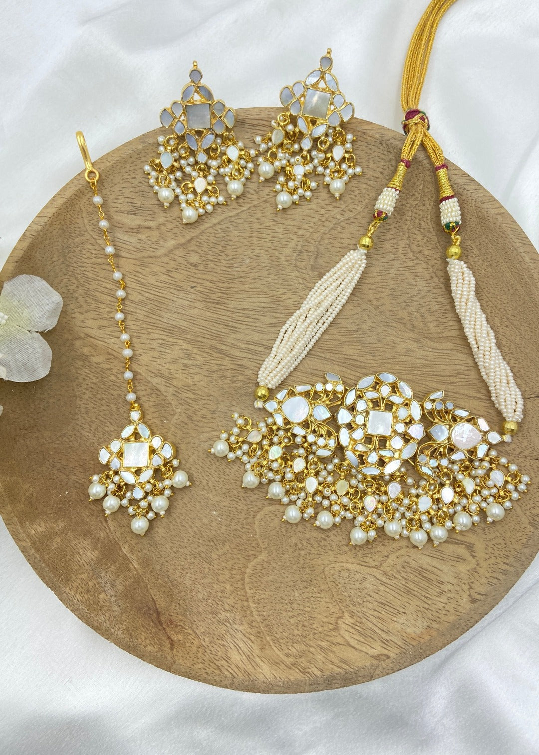 Rajeshri Kundan Choker With Pearls And Gold Plating - QUEENS JEWELS