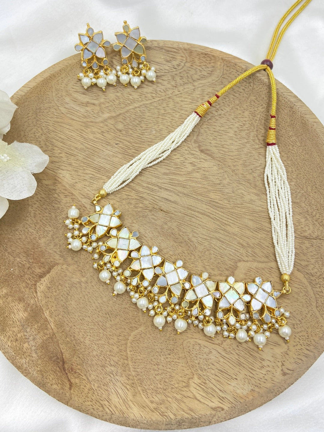Vinaya Kundan Choker With Pearls And Gold Plating - QUEENS JEWELS