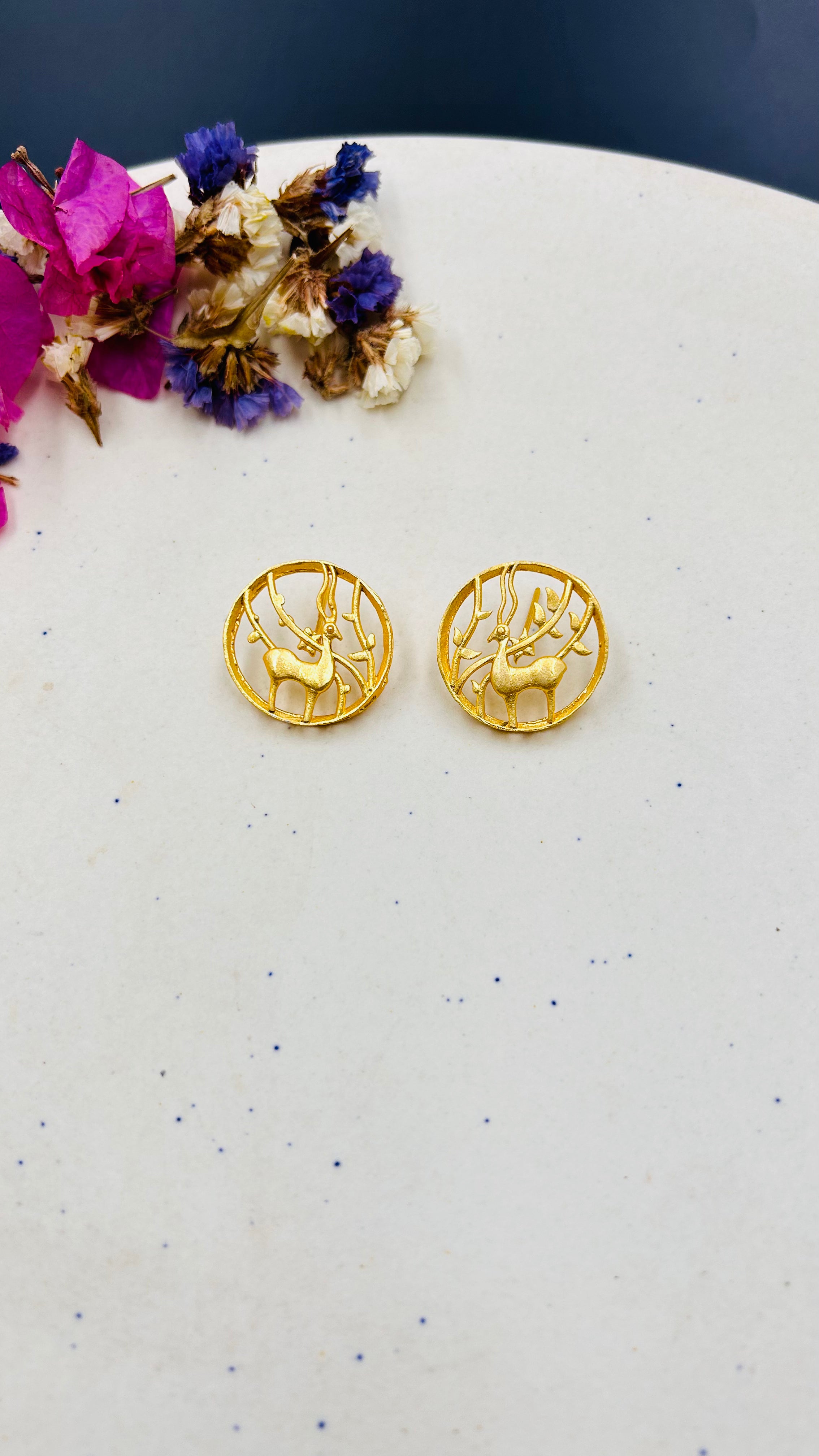 Round Deer Motif Stud Earrings - QUEENS JEWELS