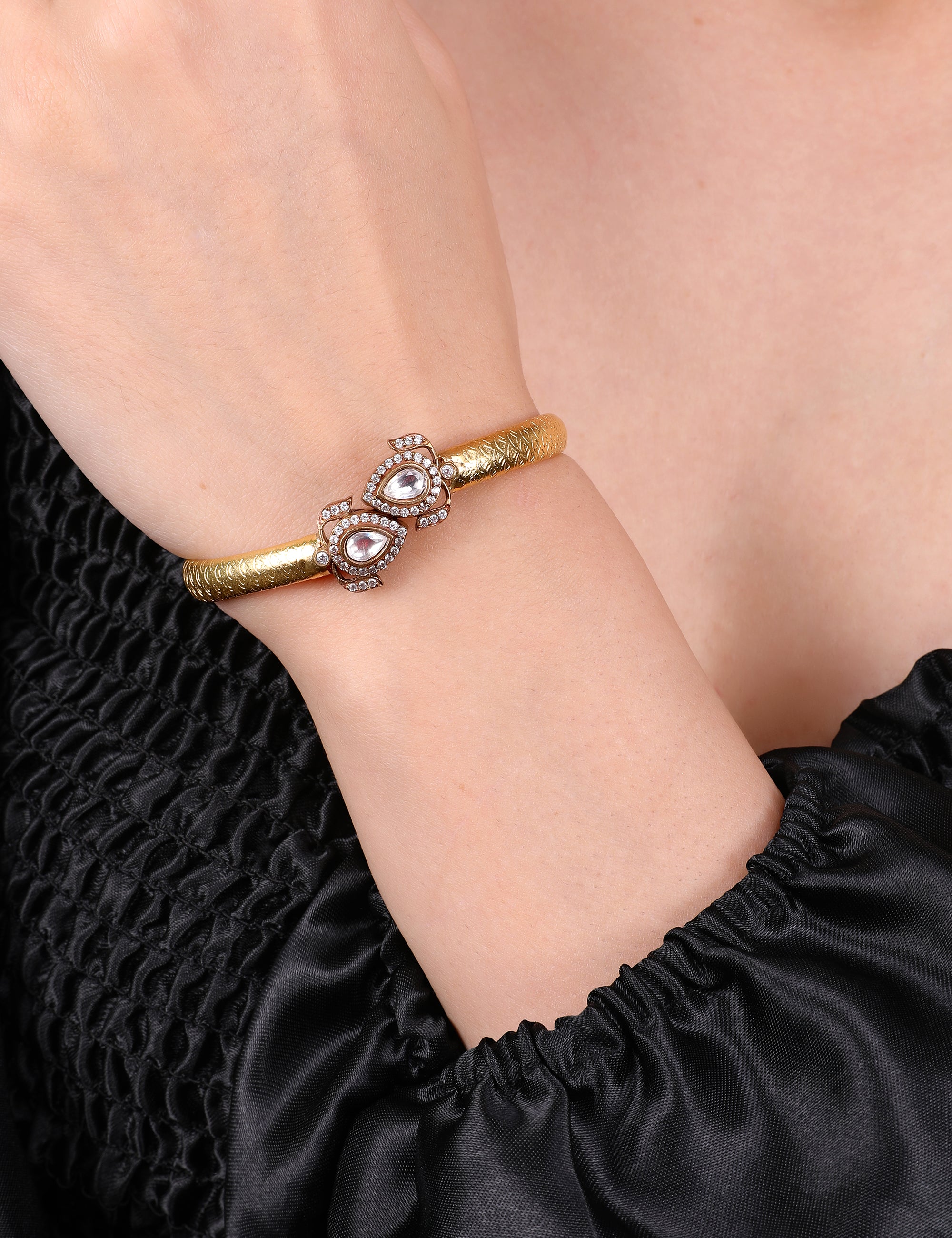 Victorian Openable Bracelet - QUEENS JEWELS