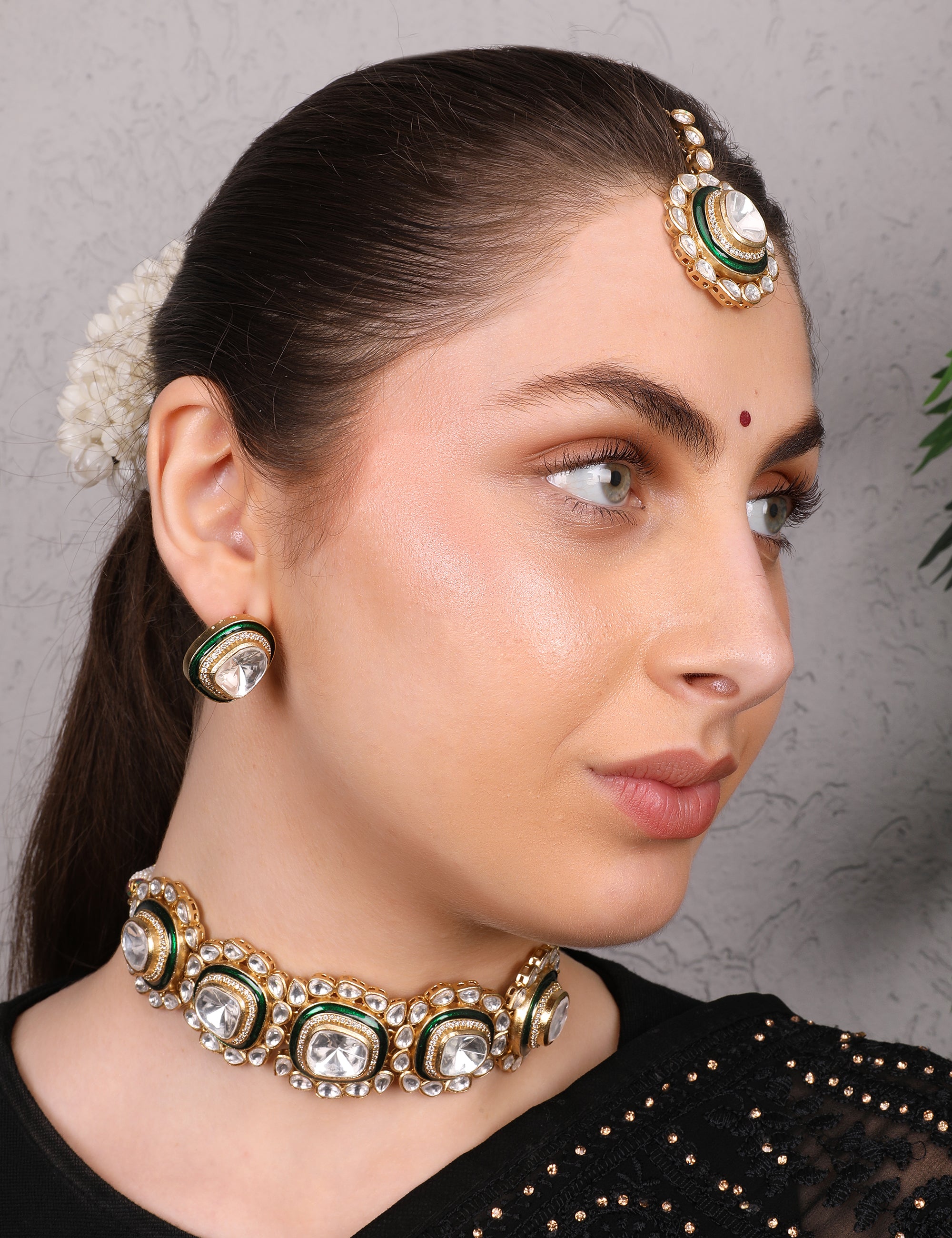 Heritage Uncut Polki Lookalike Kundan Choker Set with Maangtika - QUEENS JEWELS