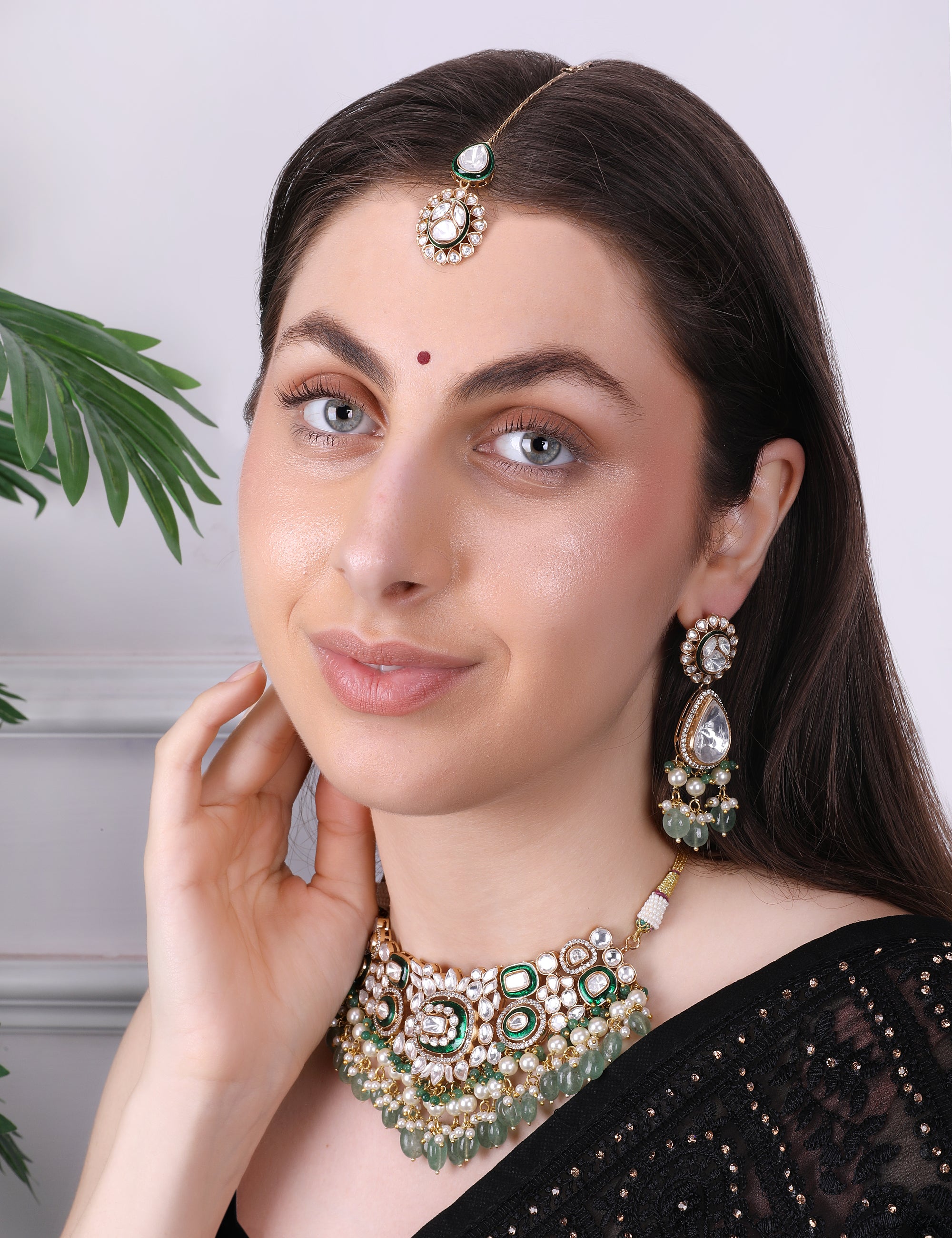 Emerald Royale – Green Bridal Kundan Set with Maangtika - QUEENS JEWELS