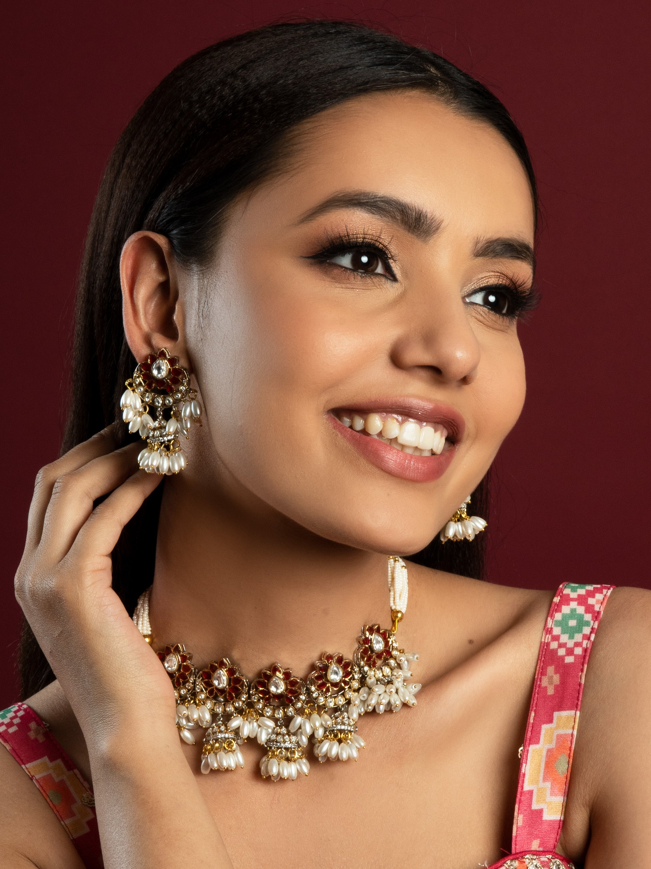 Traditional Kundan Pearl Necklace Set