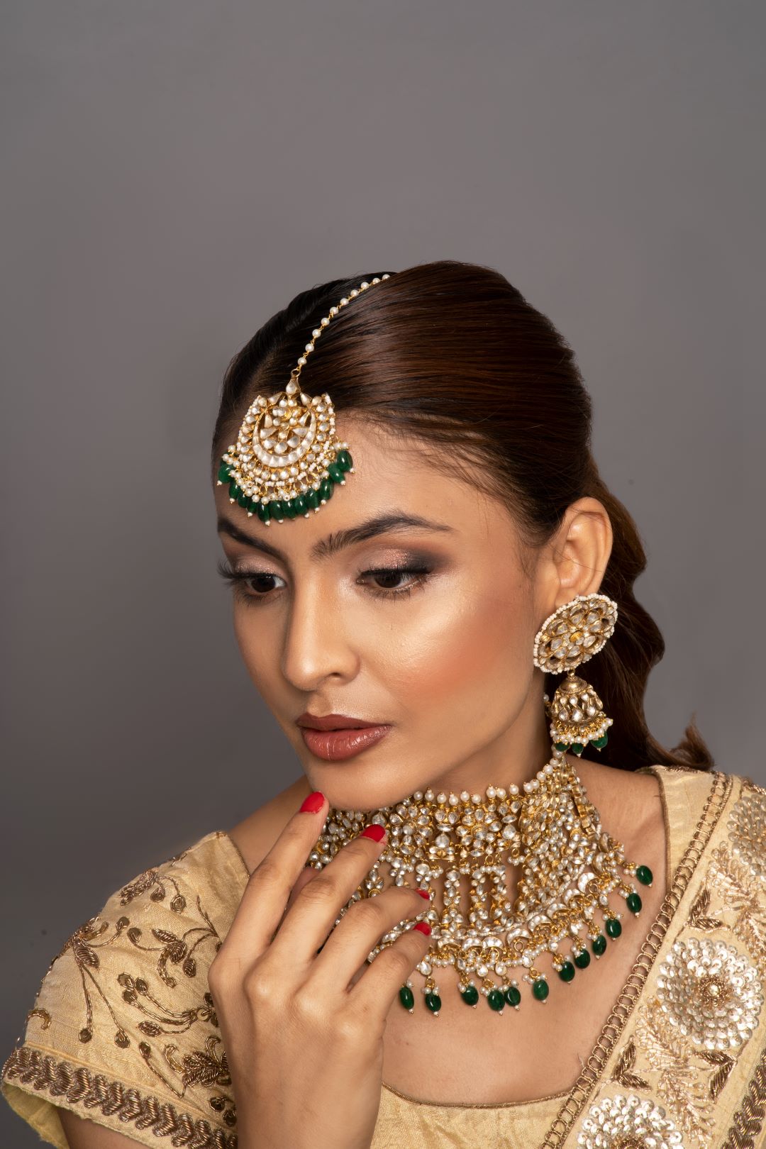 Vamika White Kundan Bridal Choker Set with Earrings - QUEENS JEWELS