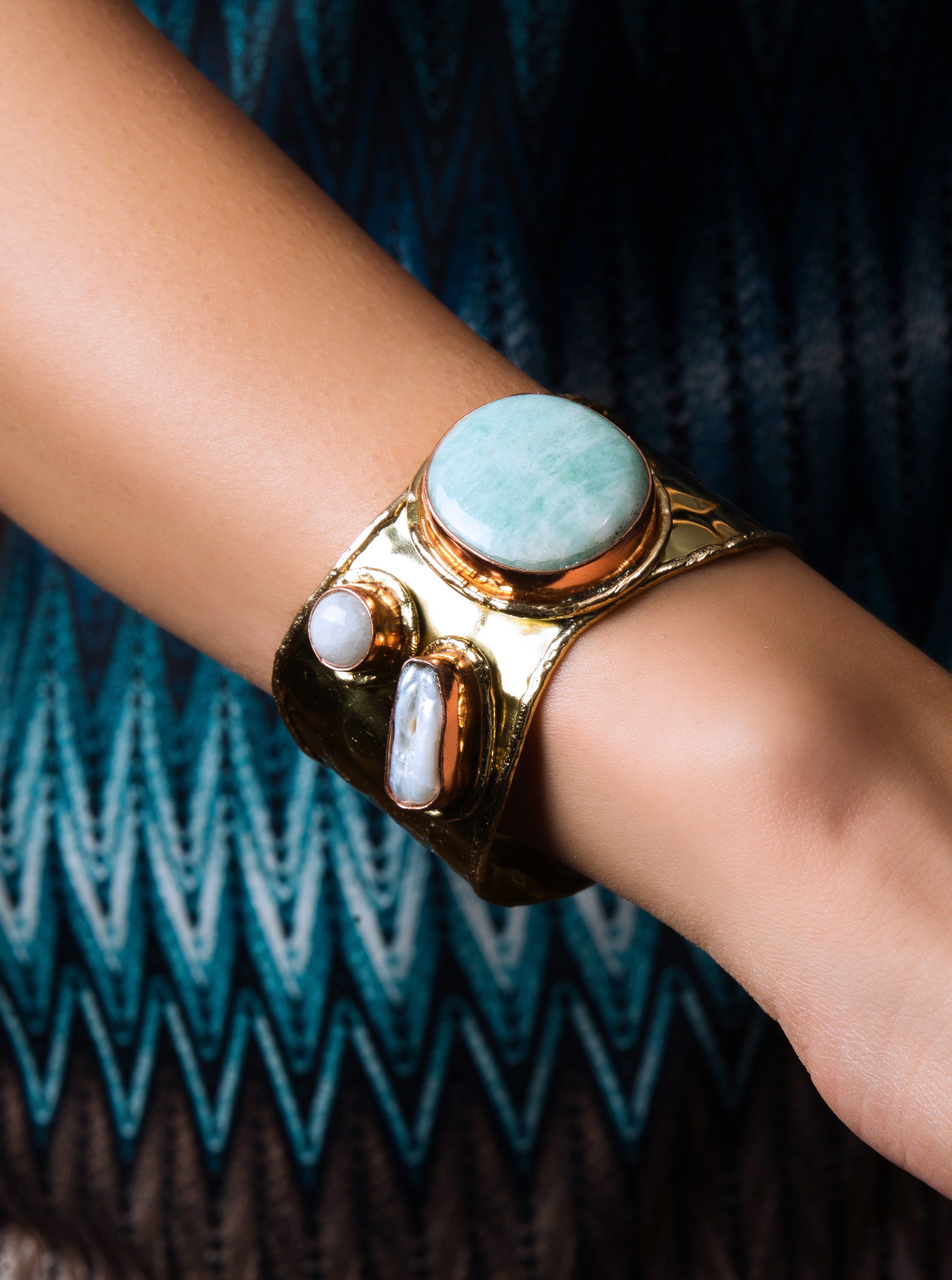 Opulent Semi-Precious Stones Adjustable Cuff (Turquoise & White) - QUEENS JEWELS