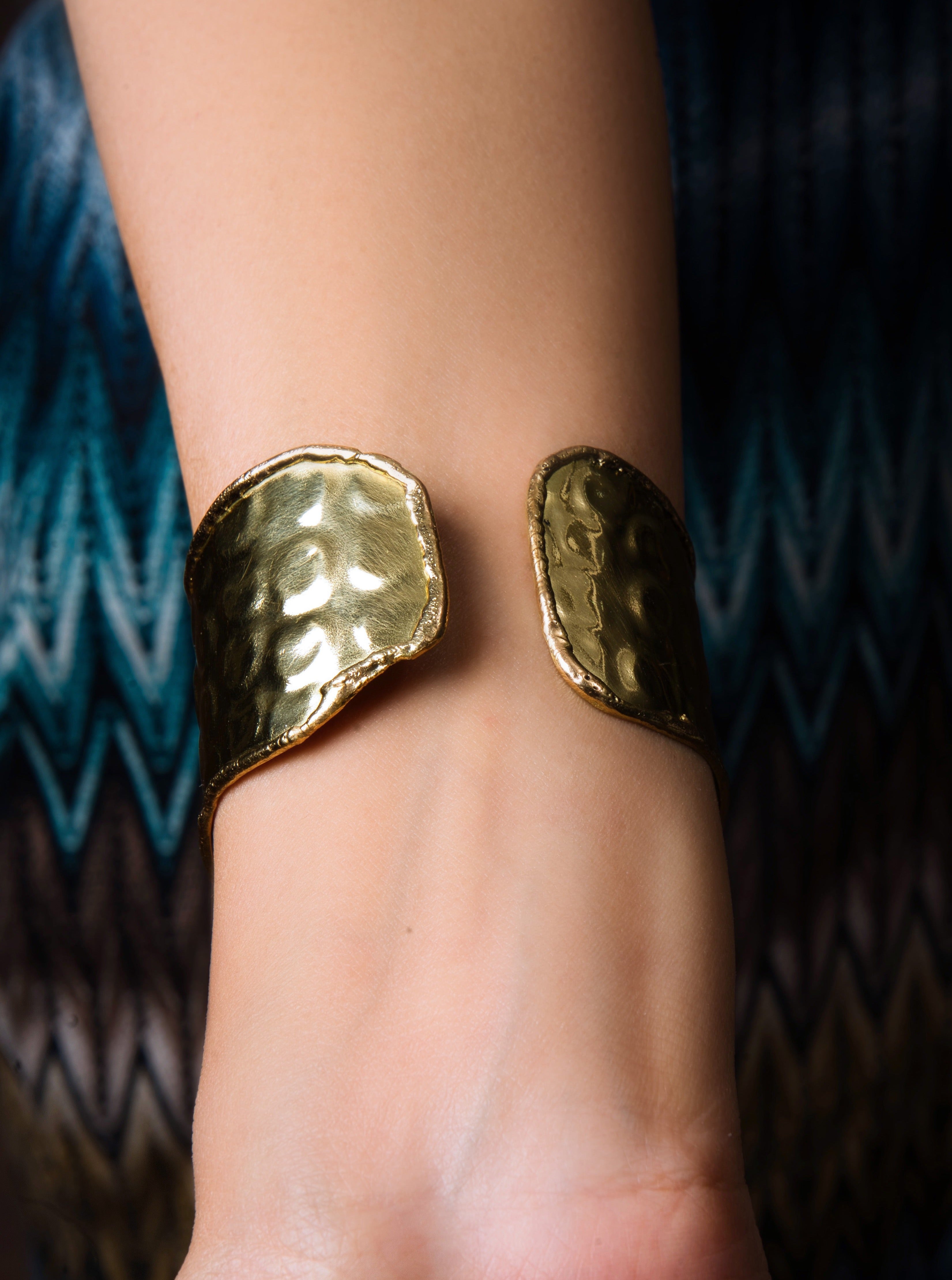 Opulent Semi-Precious Stones Adjustable Cuff (Turquoise & White) - QUEENS JEWELS