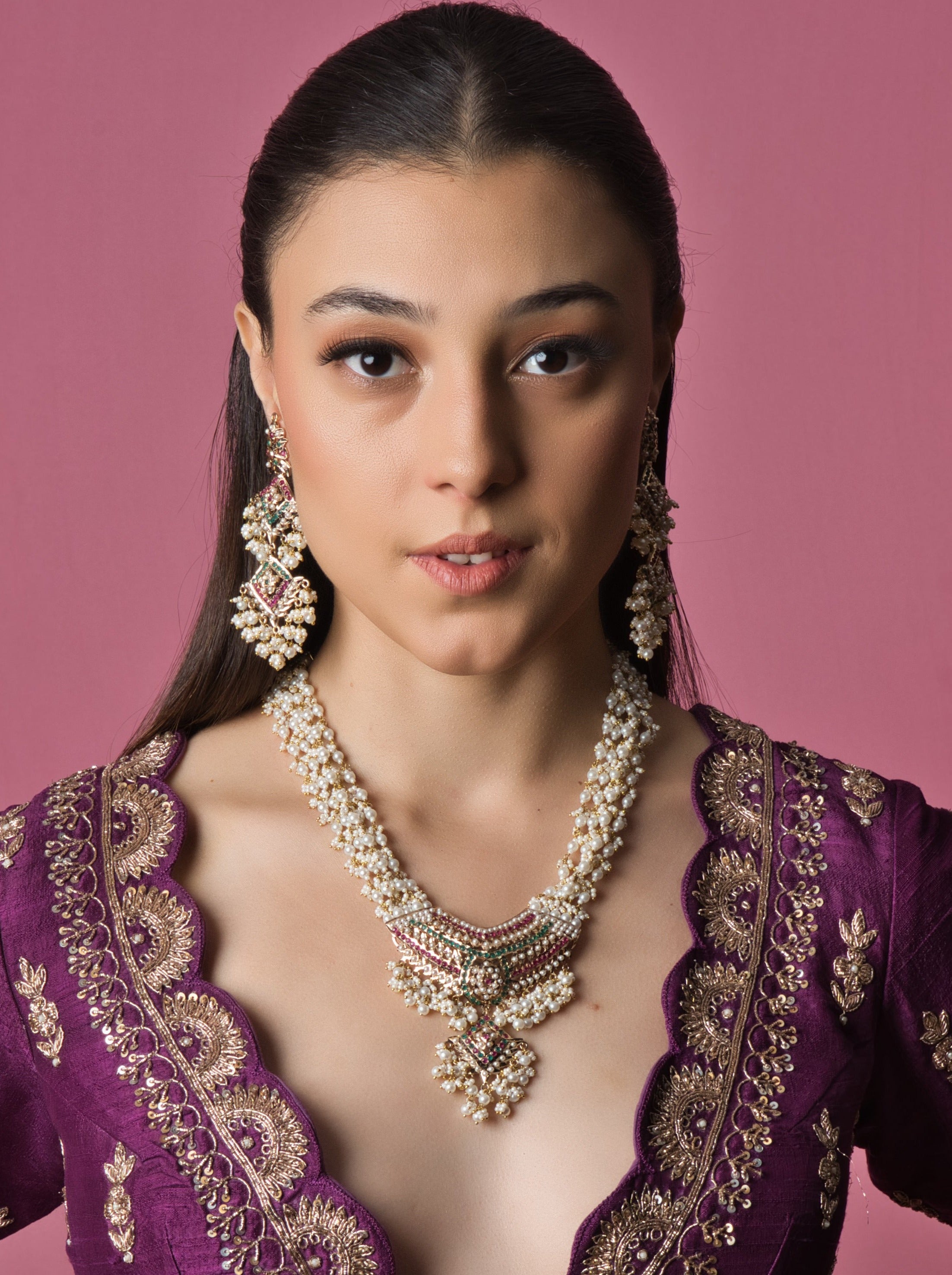 Radiant White Jadau Tanmaniya Set with Earrings - QUEENS JEWELS