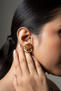 Round Deer Motif Stud Earrings - QUEENS JEWELS