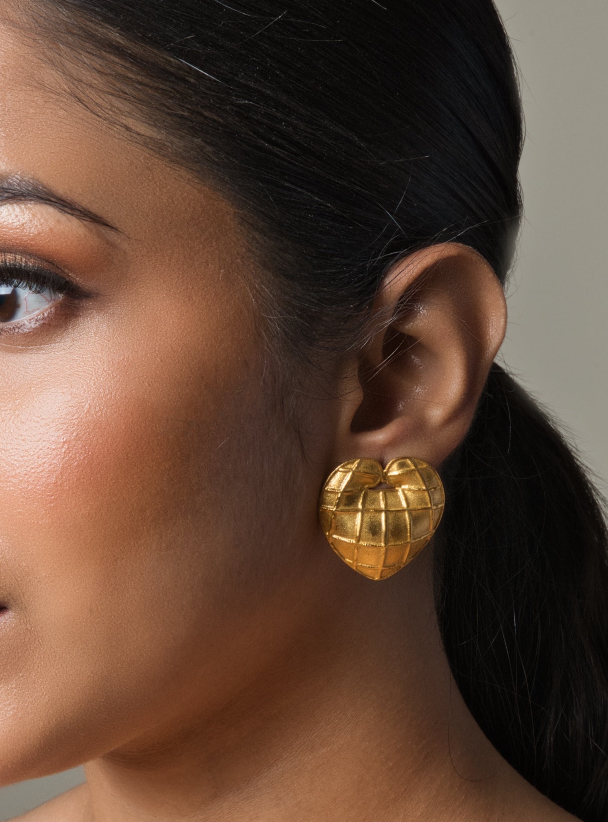 Heart-shaped Stud Earrings - QUEENS JEWELS