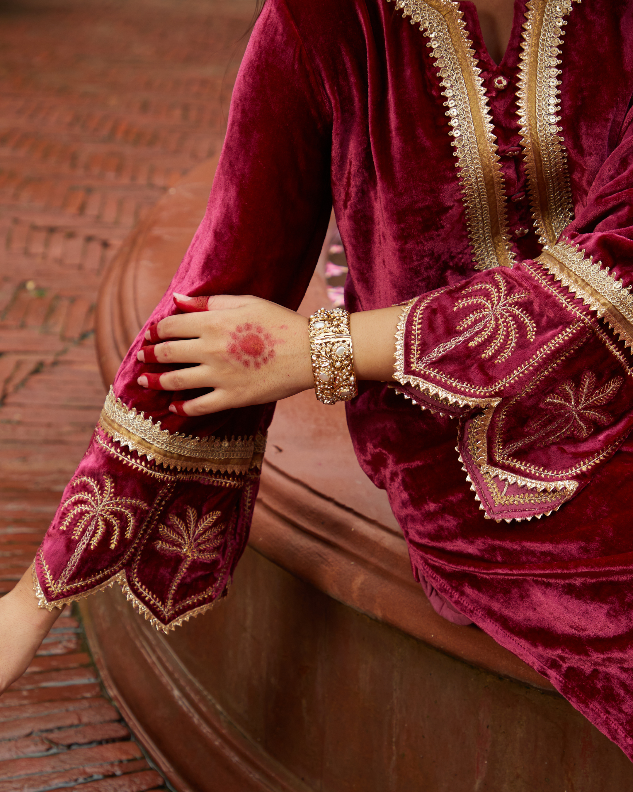 Heritage Jadau Kada Pearl White (Broad Bangle) - QUEENS JEWELS