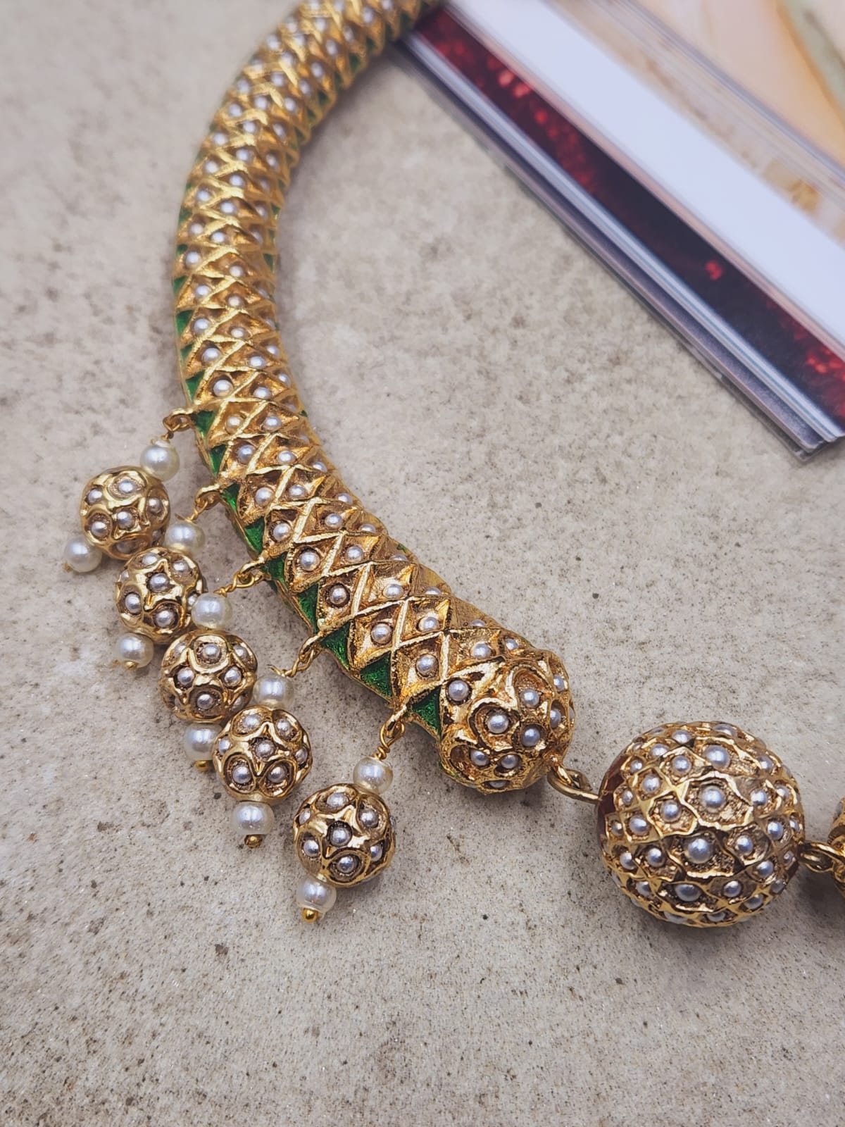 Vibrant Jadau Sonamoti Hasli Choker Necklace - QUEENS JEWELS