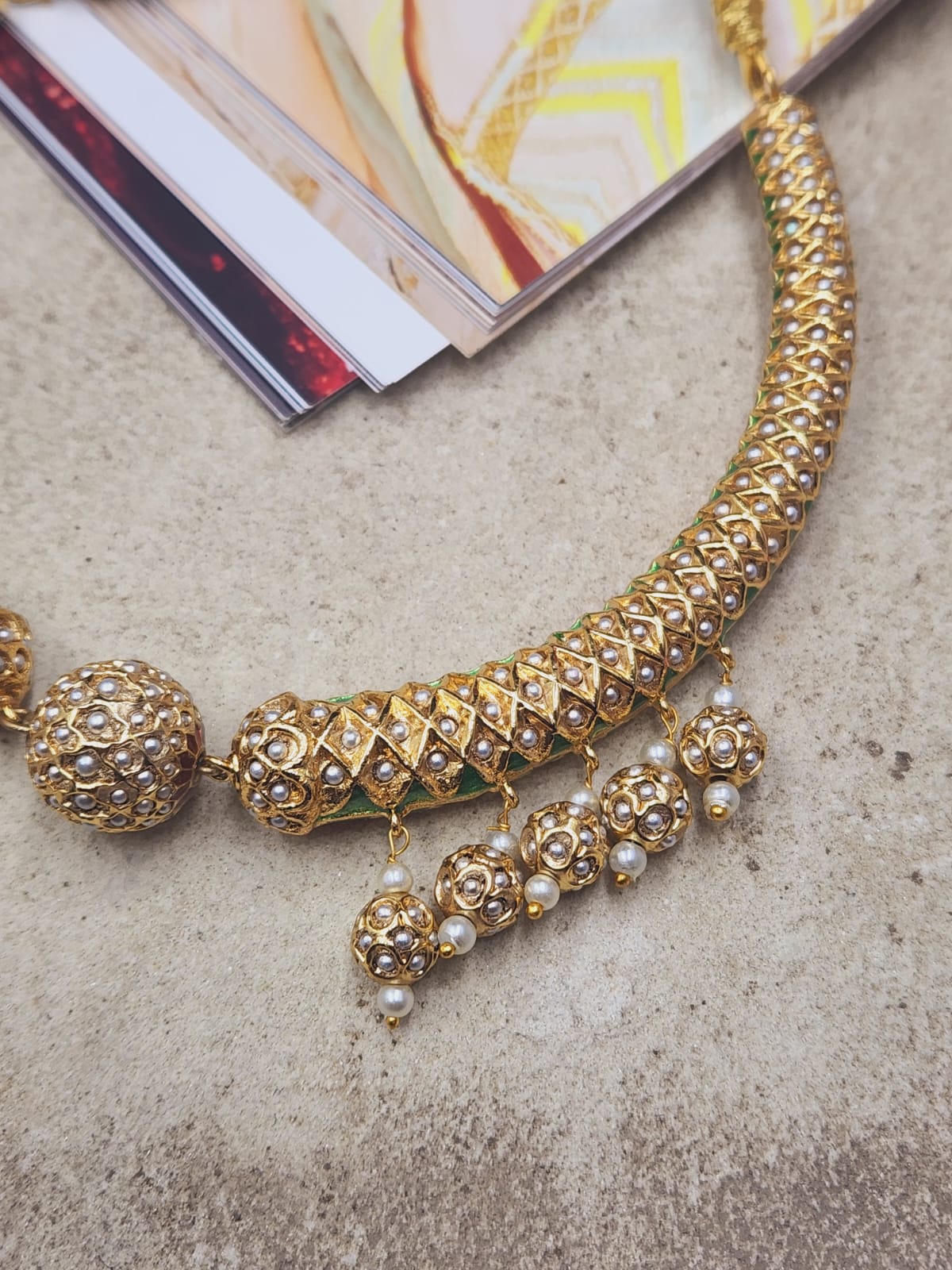 Vibrant Jadau Sonamoti Hasli Choker Necklace - QUEENS JEWELS
