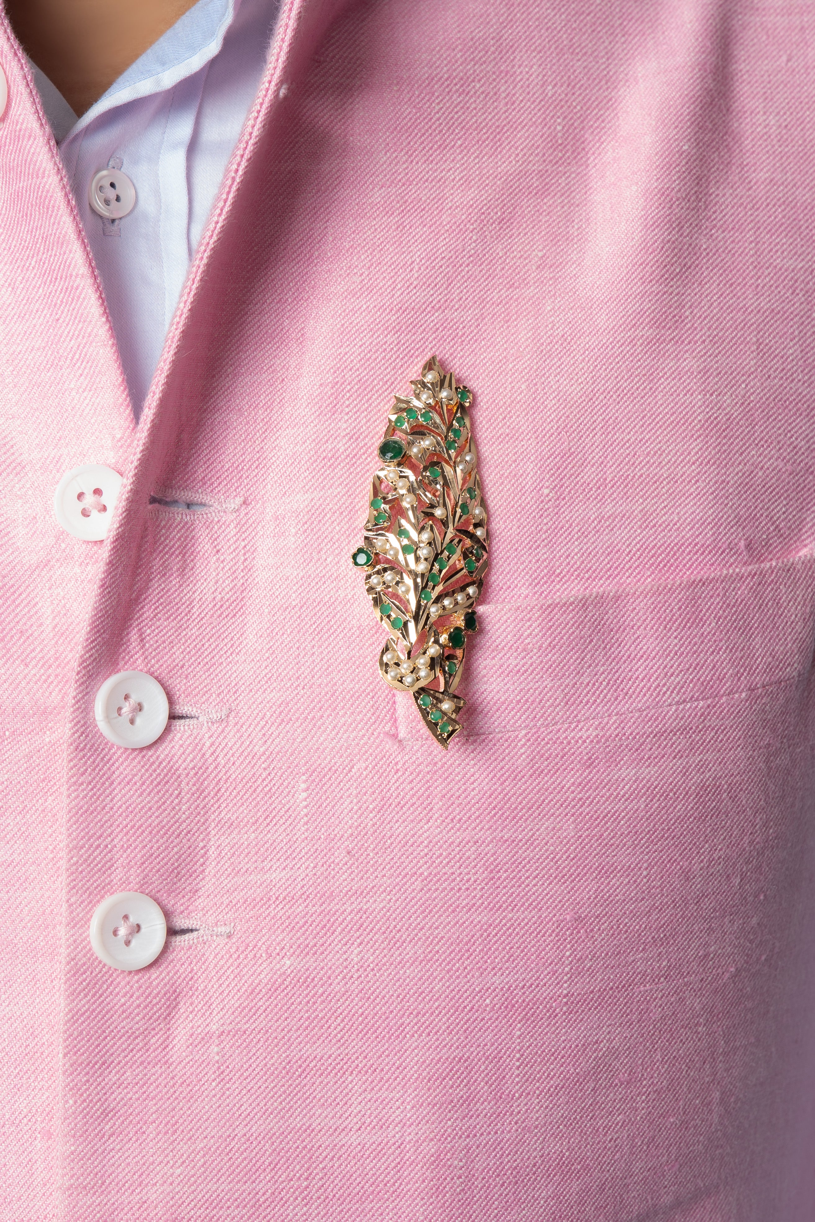 Jacket Brooch in Emerald Green Color - Gold Plated - QUEENS JEWELS