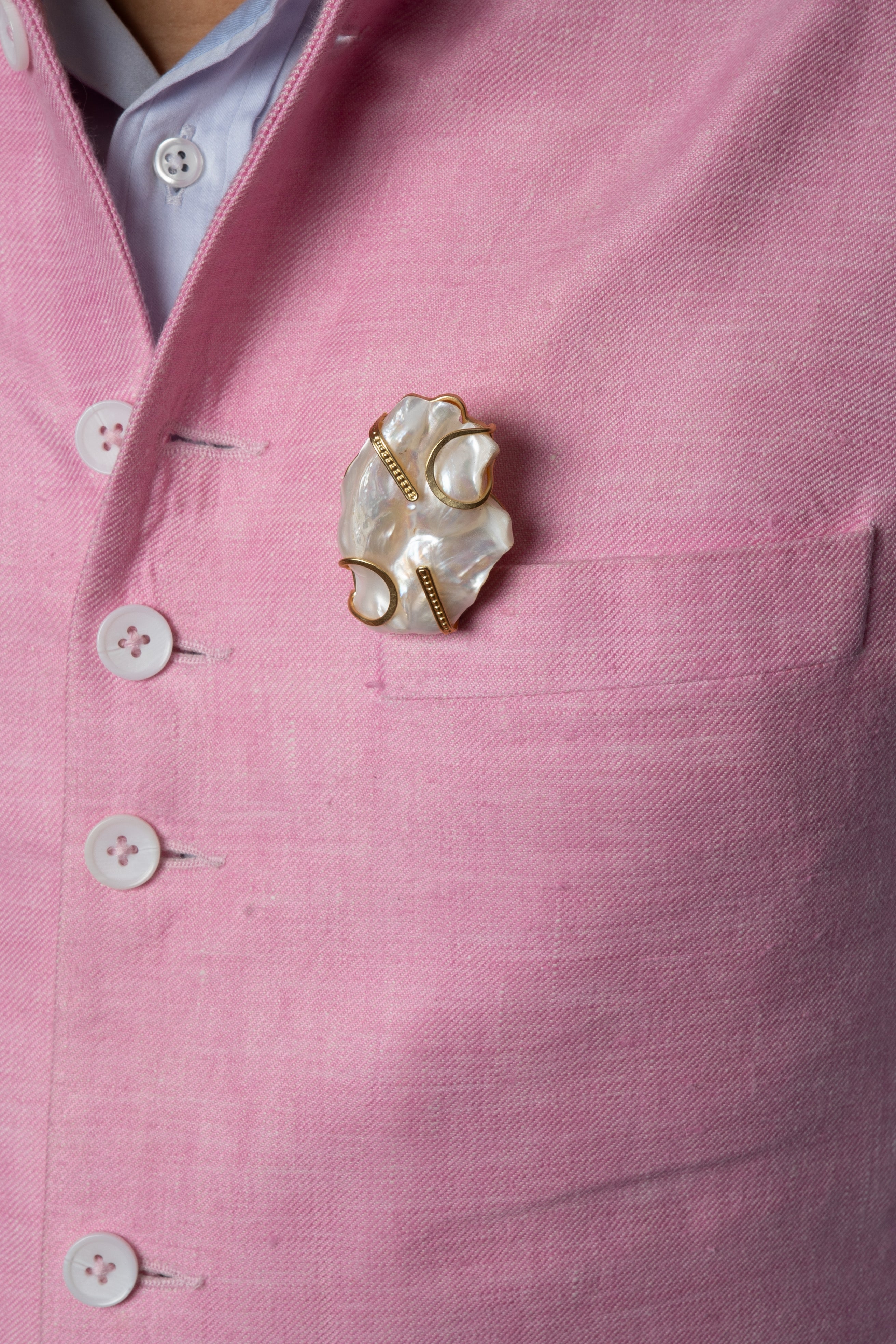 Baroque Pearl Jacket Brooch White color - QUEENS JEWELS