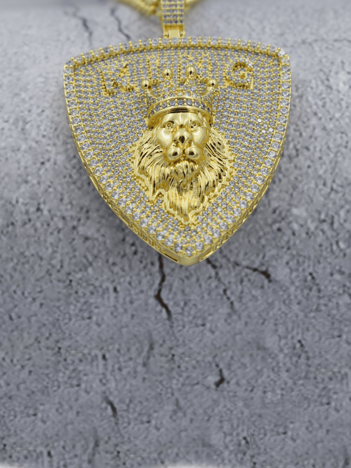 Roaring Simba Pendant - QUEENS JEWELS