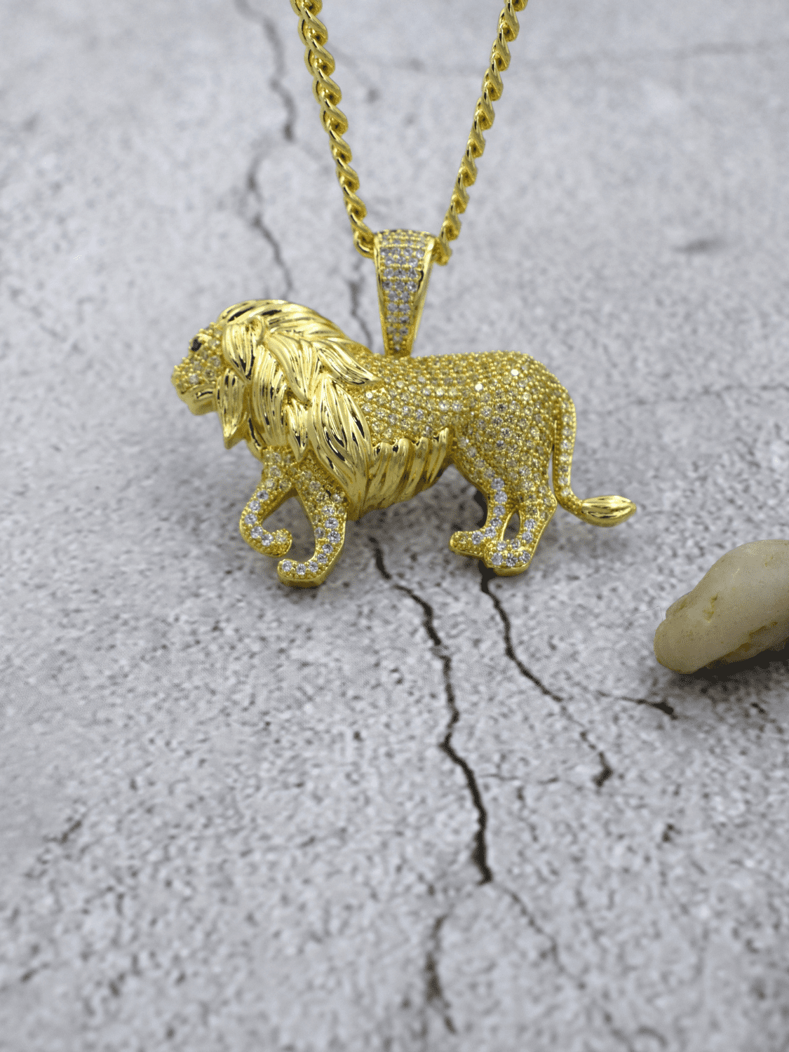 Fierce Lion Pendant - QUEENS JEWELS