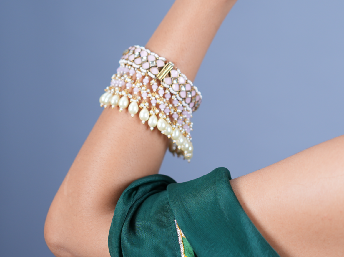 Chic white Kundan openable bangle, artisan-crafted with exquisite gems and meticulous detail.