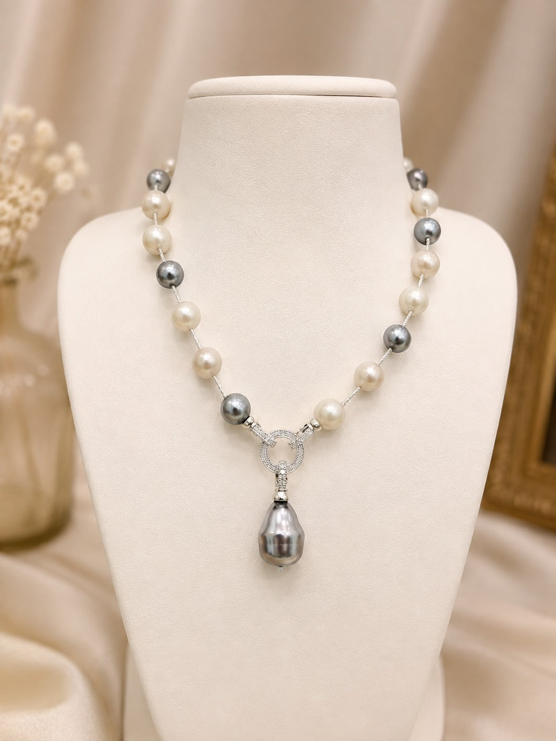 Midnight Pearl Pendant Necklace 