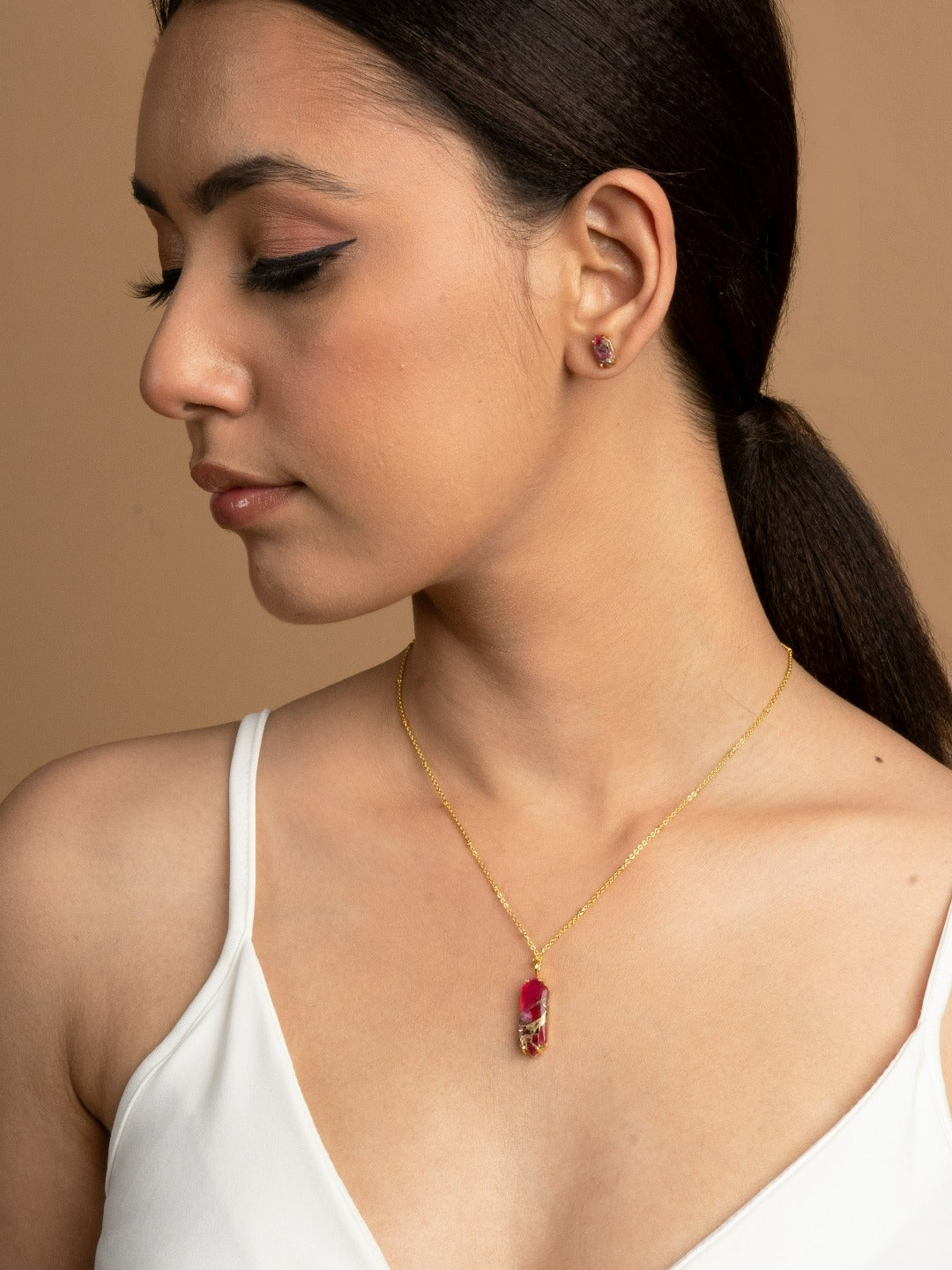 Bullet shaped small ruby red pendant with stud earrings
