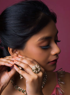 Emerald Jadau Ring: Timeless elegance with rich heritage.