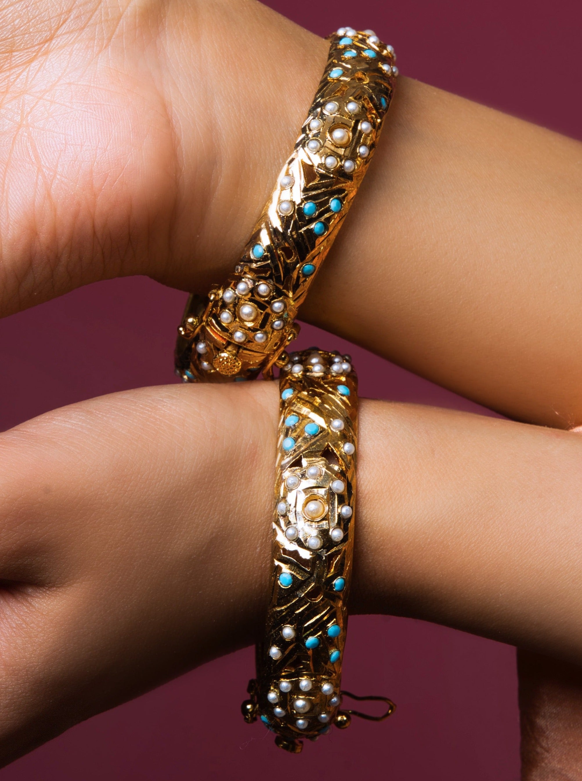 Handcrafted Turquoise Splendor Bangles: Traditional elegance for a timeless accessory.