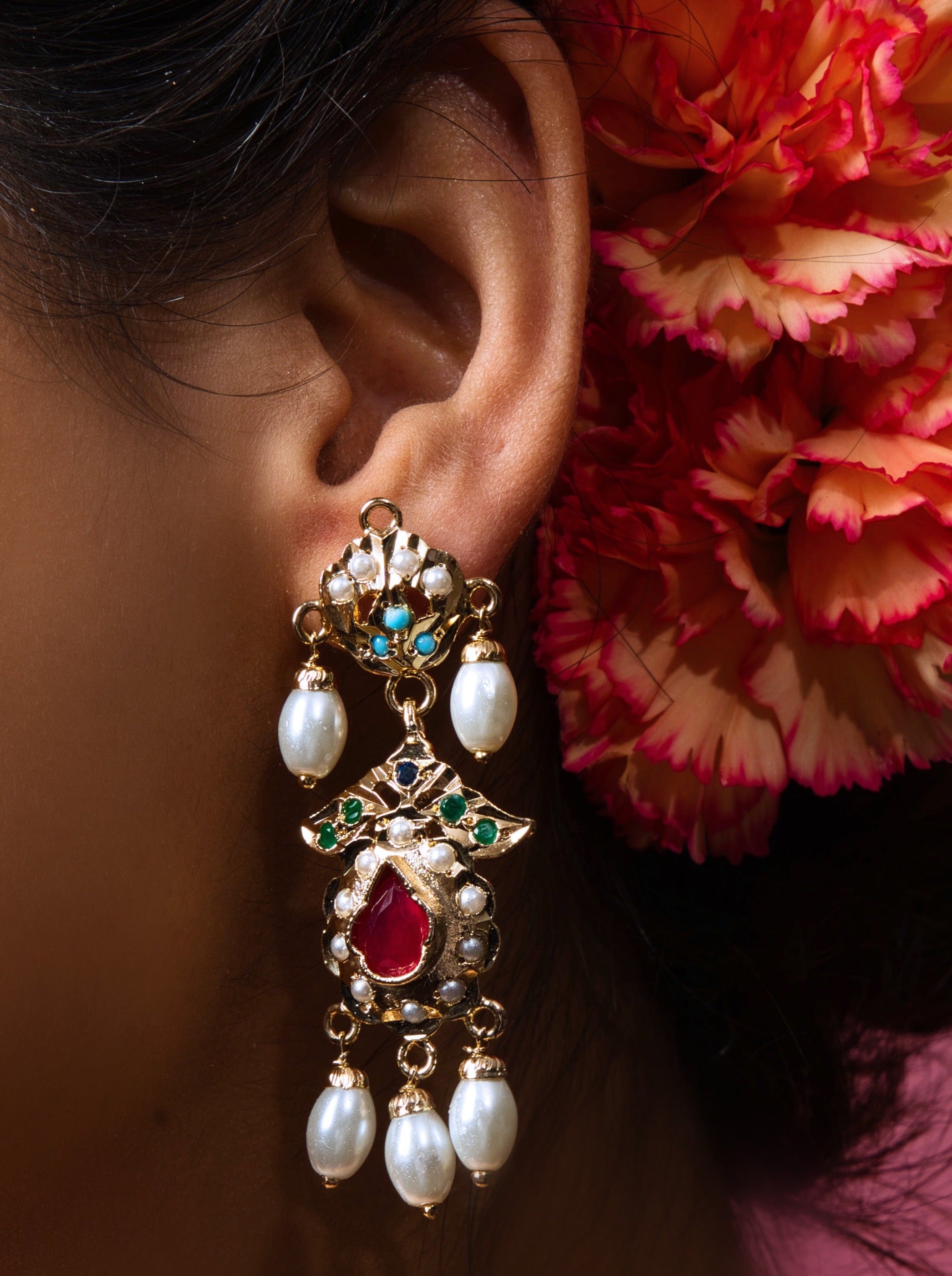 Royal Navratan Ensemble: A cultural masterpiece of exquisite craftsmanship.