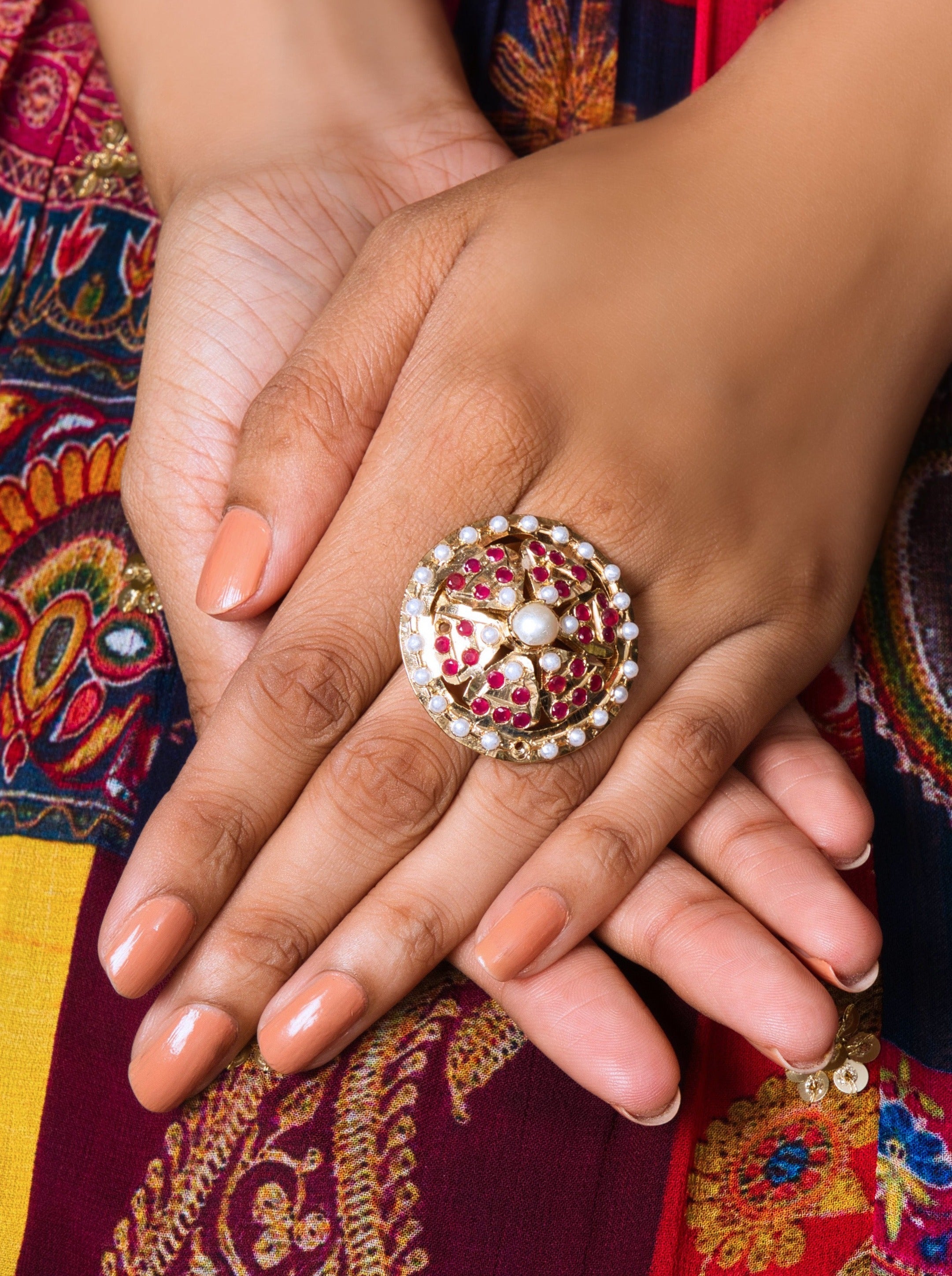 Red Jadau Round Adjustable Ring: Timeless elegance with intricate cultural detailing.