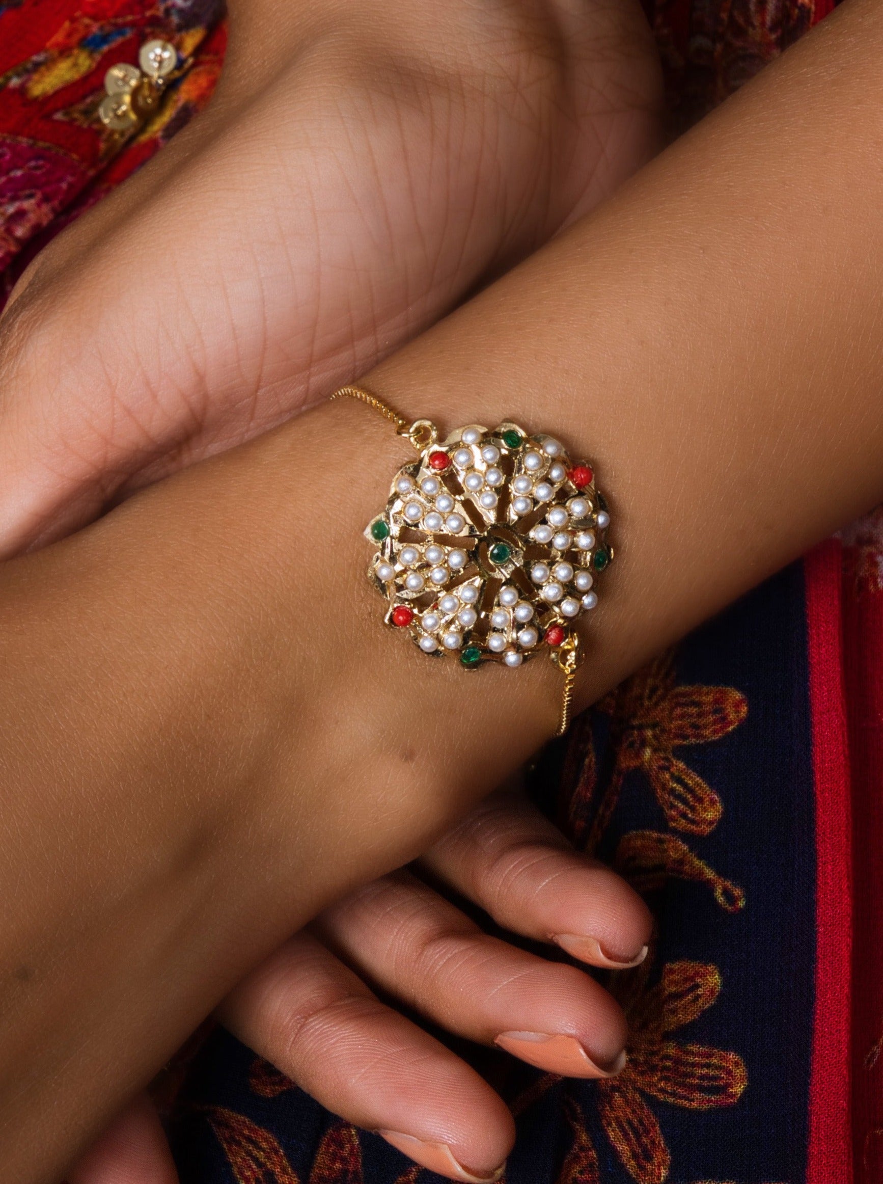 pulent Coral Green Jadau Rakhi: Intricate craftsmanship for a stylish Raksha Bandhan.