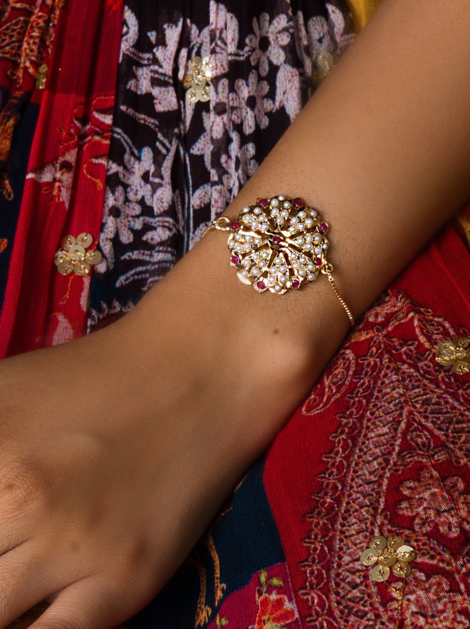 Exquisite Red Jadau Rakhi: Intricate craftsmanship for an elegant Raksha Bandhan