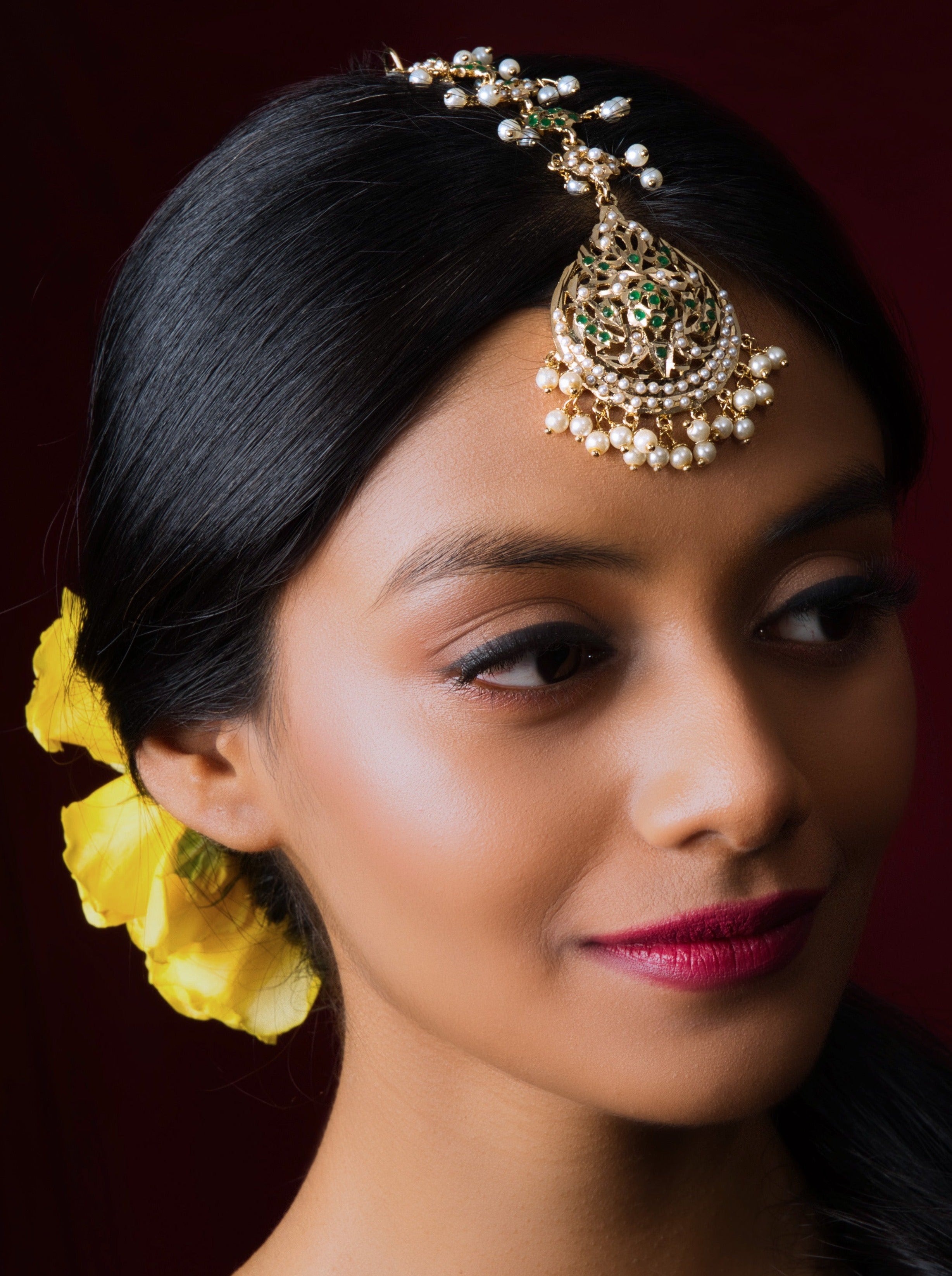 Green Dropchain Tikka: Artisanal elegance for ceremonial occasions or bridal flair.