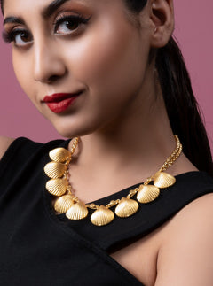 Golden Seashell Elegance Necklace - QUEENS JEWELS