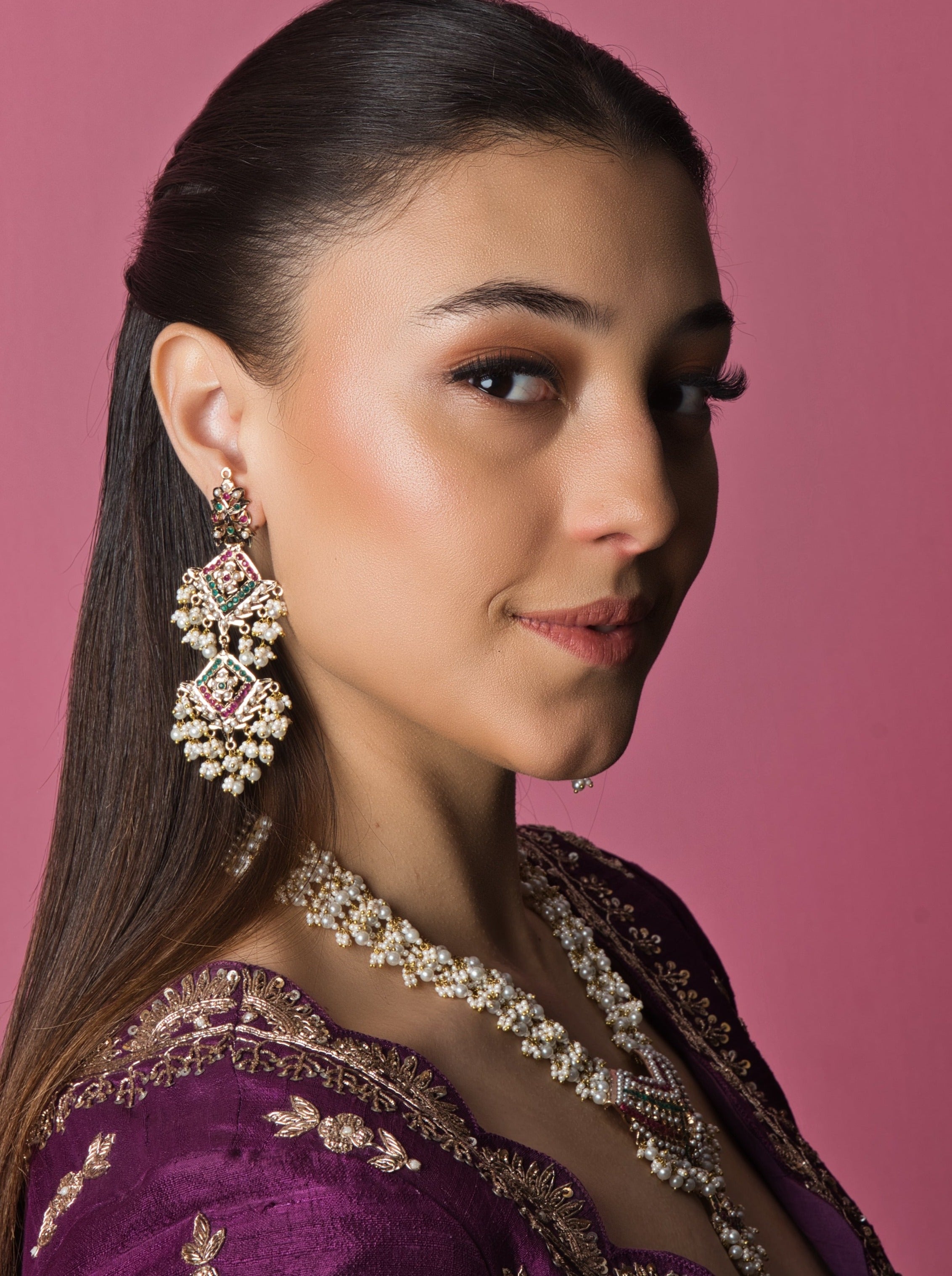 Radiant White Jadau Tanmaniya Set with Earrings - QUEENS JEWELS