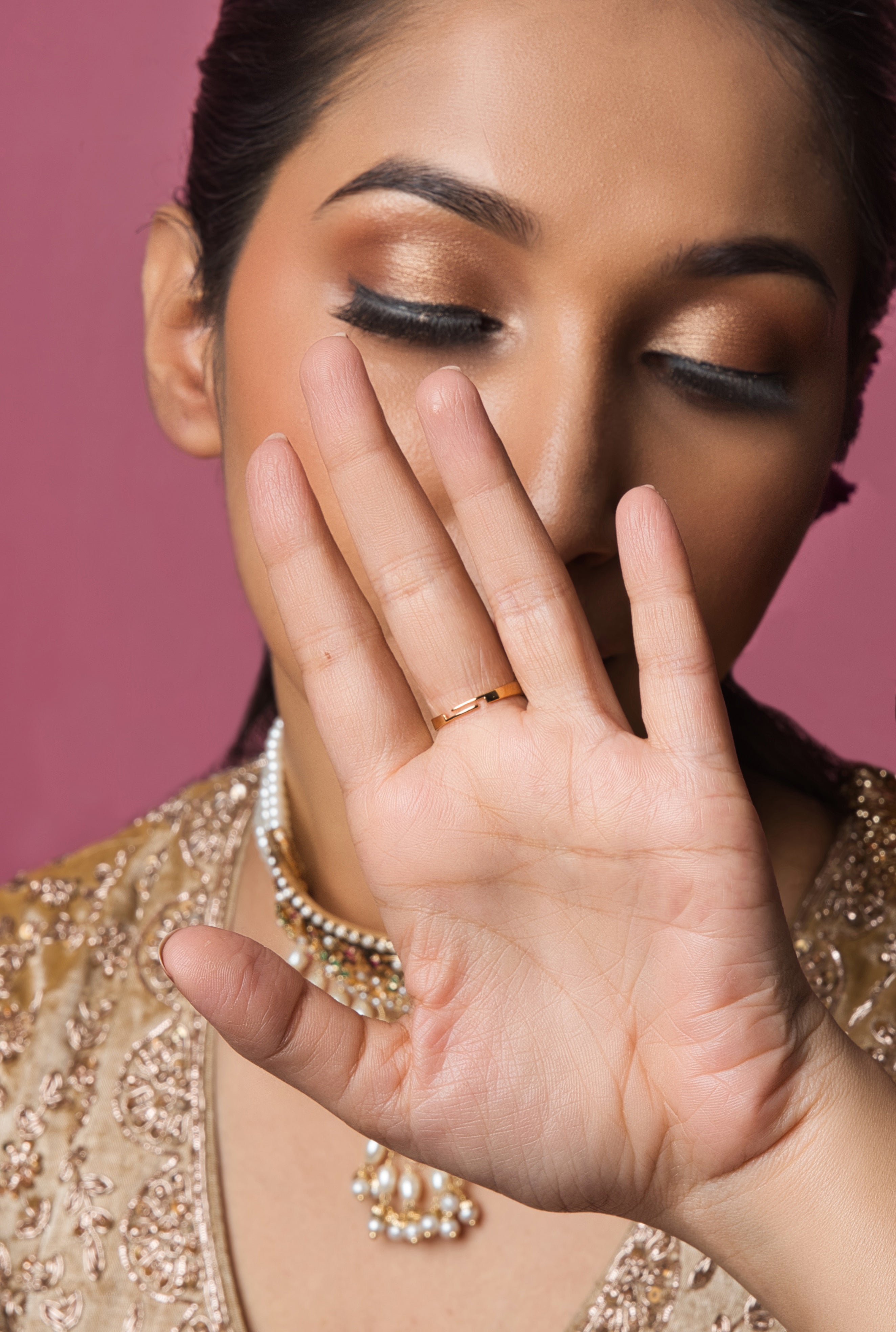 Royal Drop-shaped Kundan Ring - Handcrafted elegance, perfect for traditional and festive occasions. Add a touch of regal charm to your outfit with this timeless treasure.