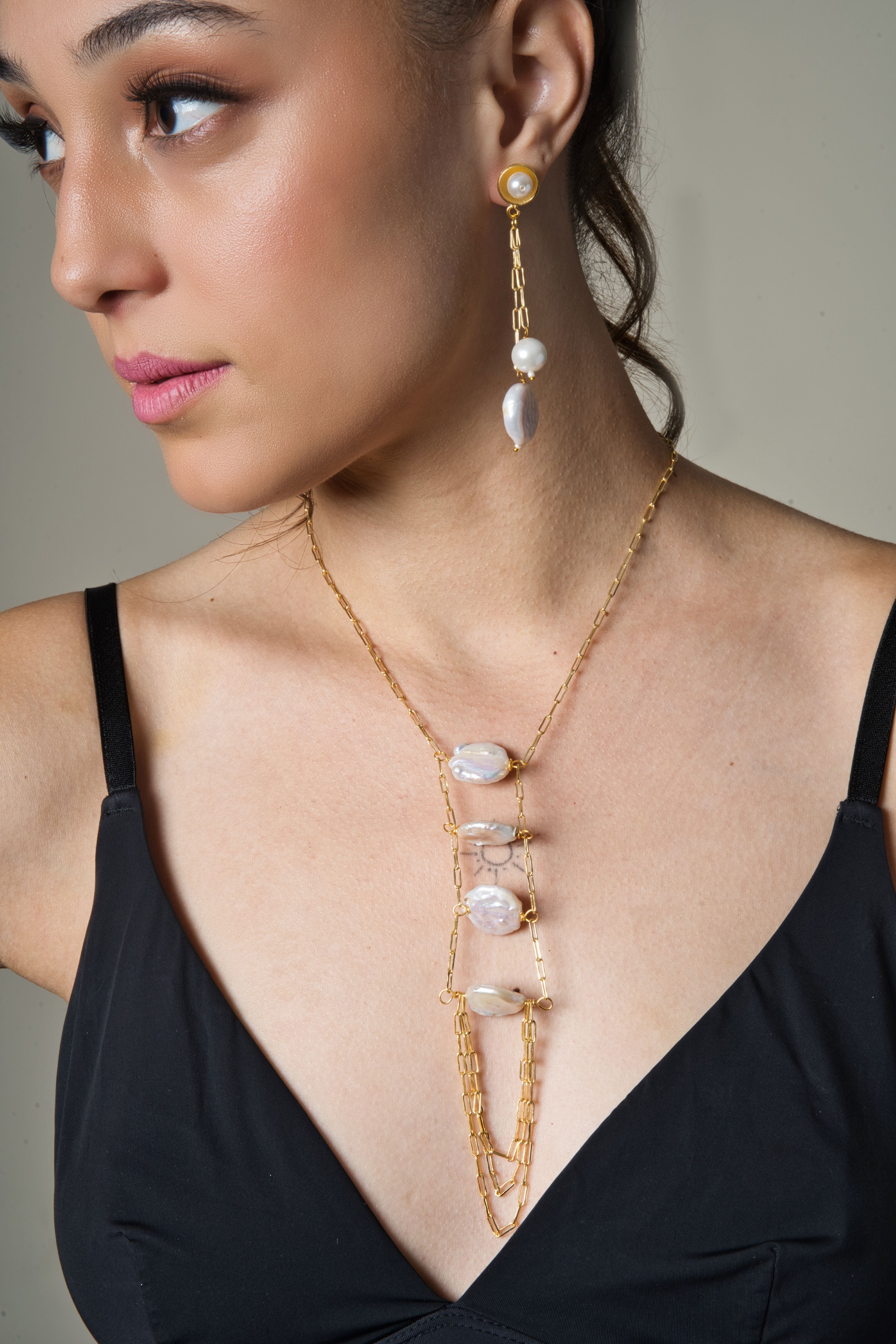 Shell Pearl Penny Necklace and Earring Set: Handcrafted artisan elegance for timeless sophistication