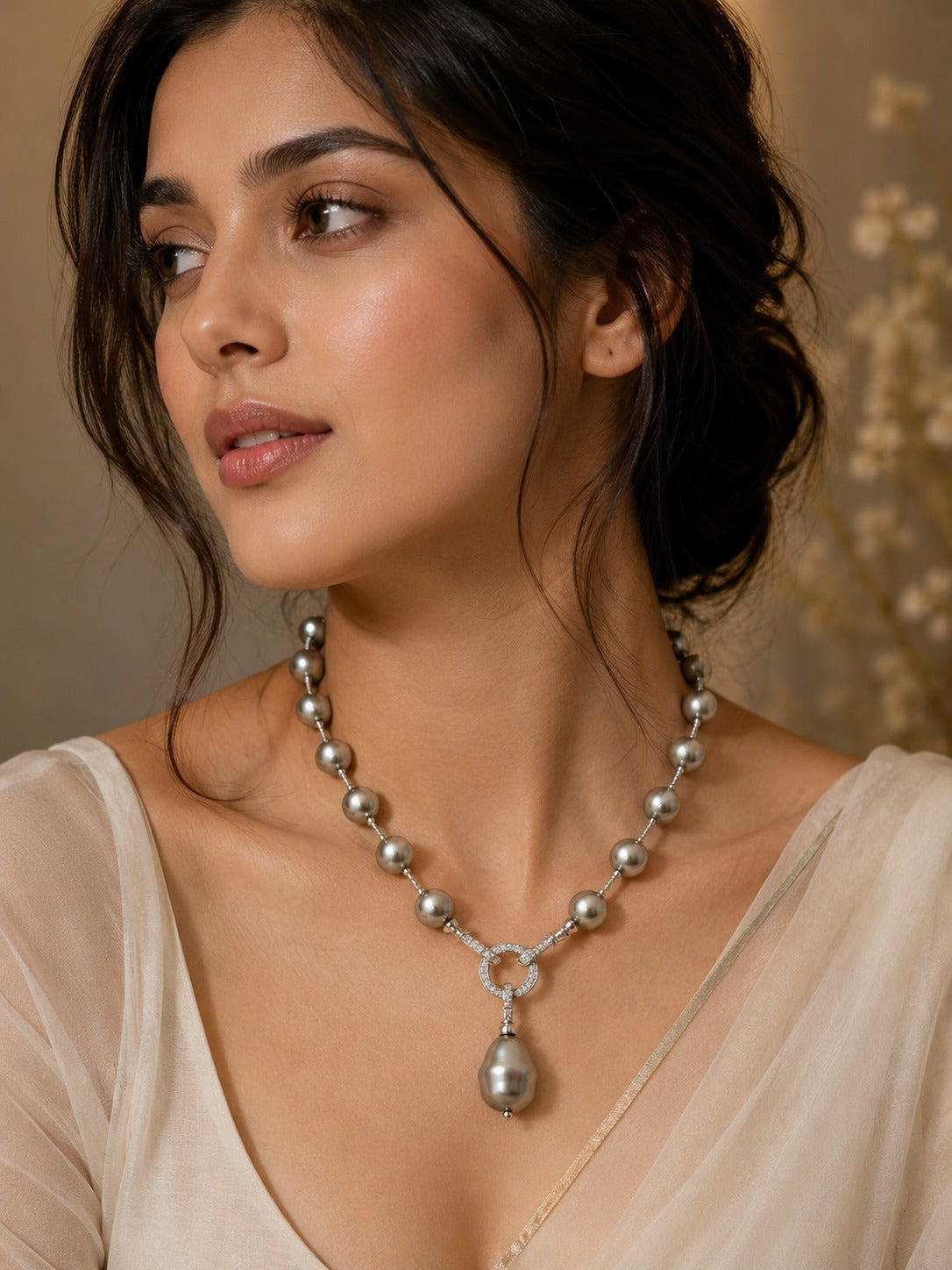 Silver Tone Pendant Necklace