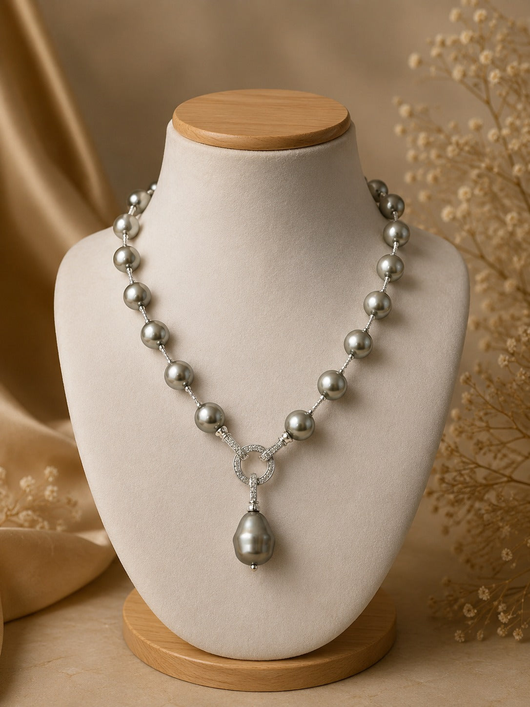 Silver Tone Pendant Necklace