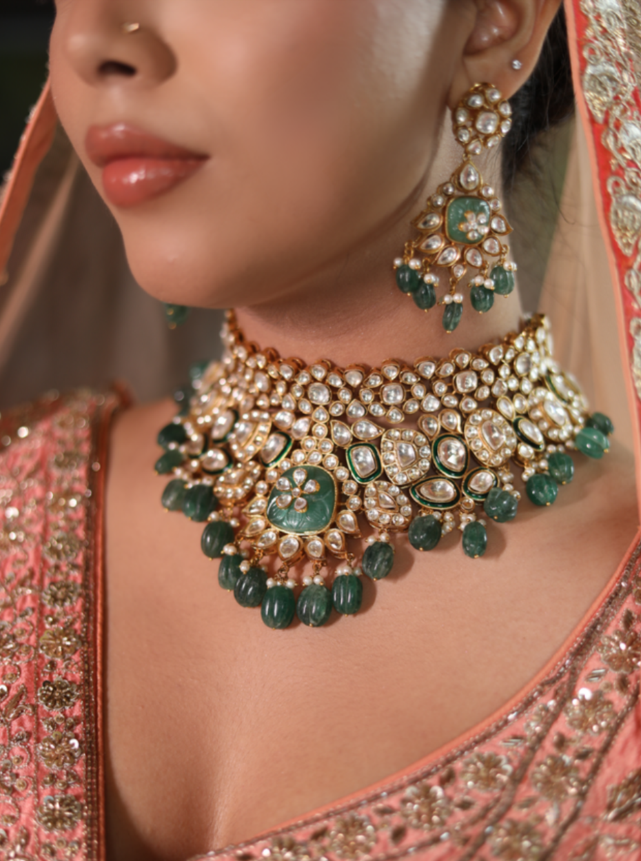 Emerald-toned Kundan bridal choker set with Mangtikka, featuring intricate stones for a glamorous, regal bridal look.