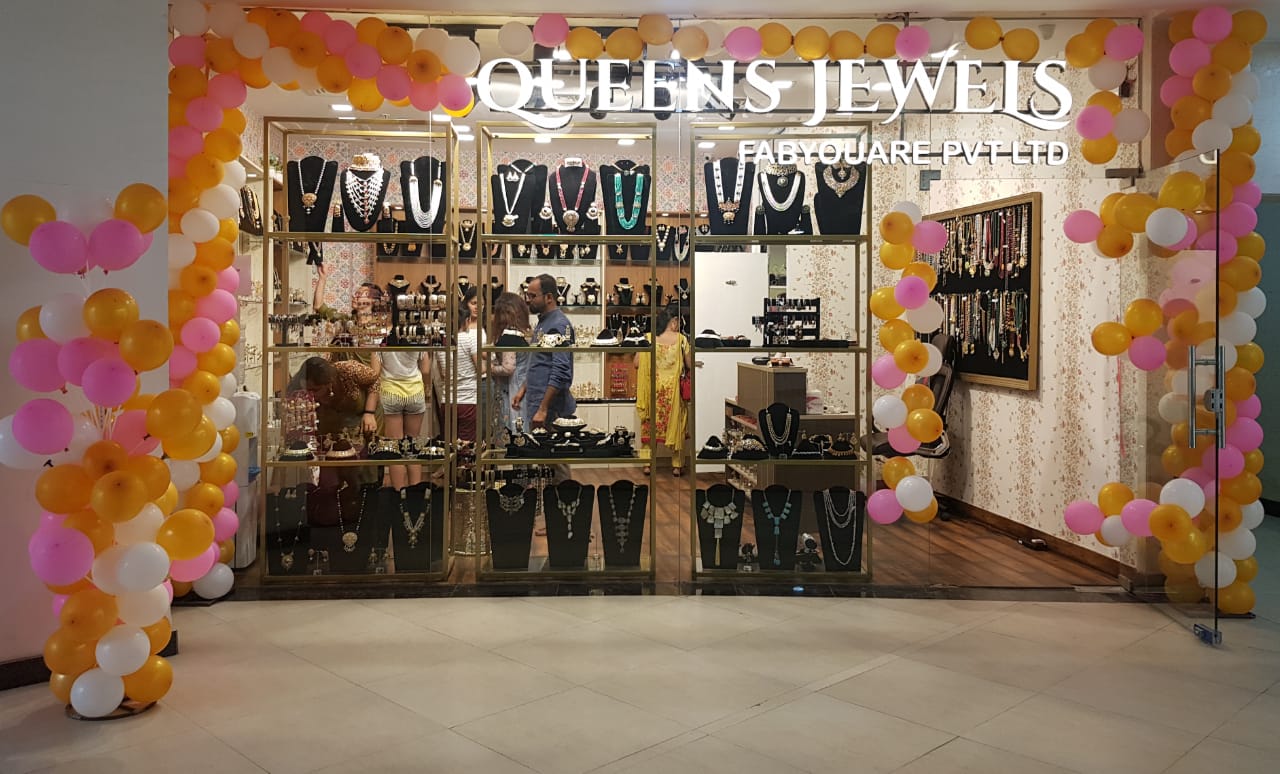 Queens Jewels Store Picture