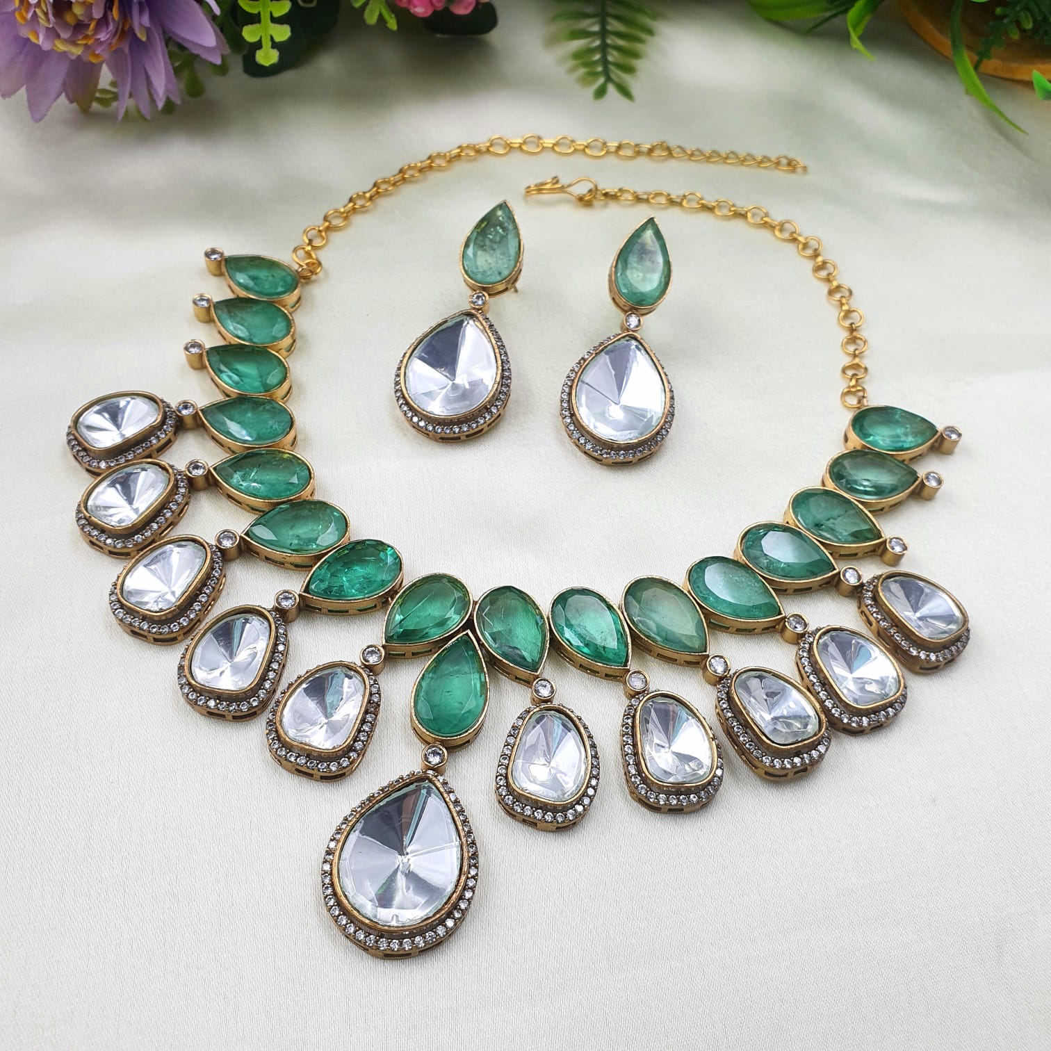 Emerald Tone Victorian Style Kundan Necklace & Earring Set - QUEENS JEWELS