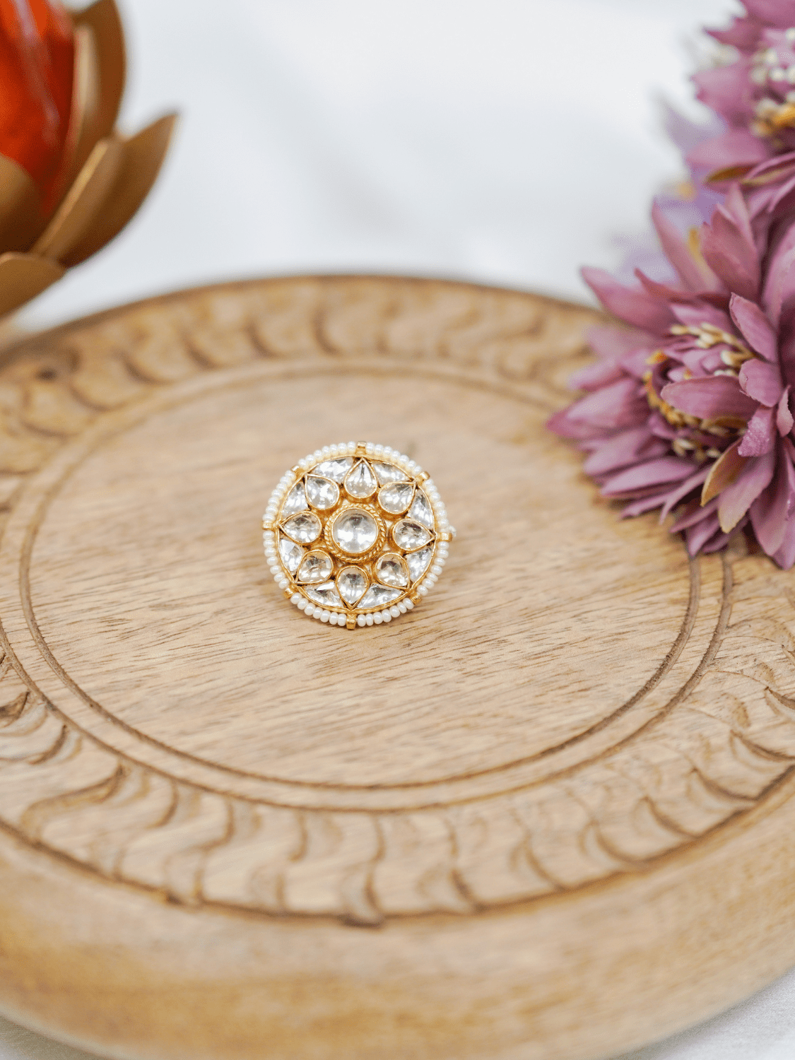 Floral Look Alike Round Shaped White Kundan Adjustable Ring 