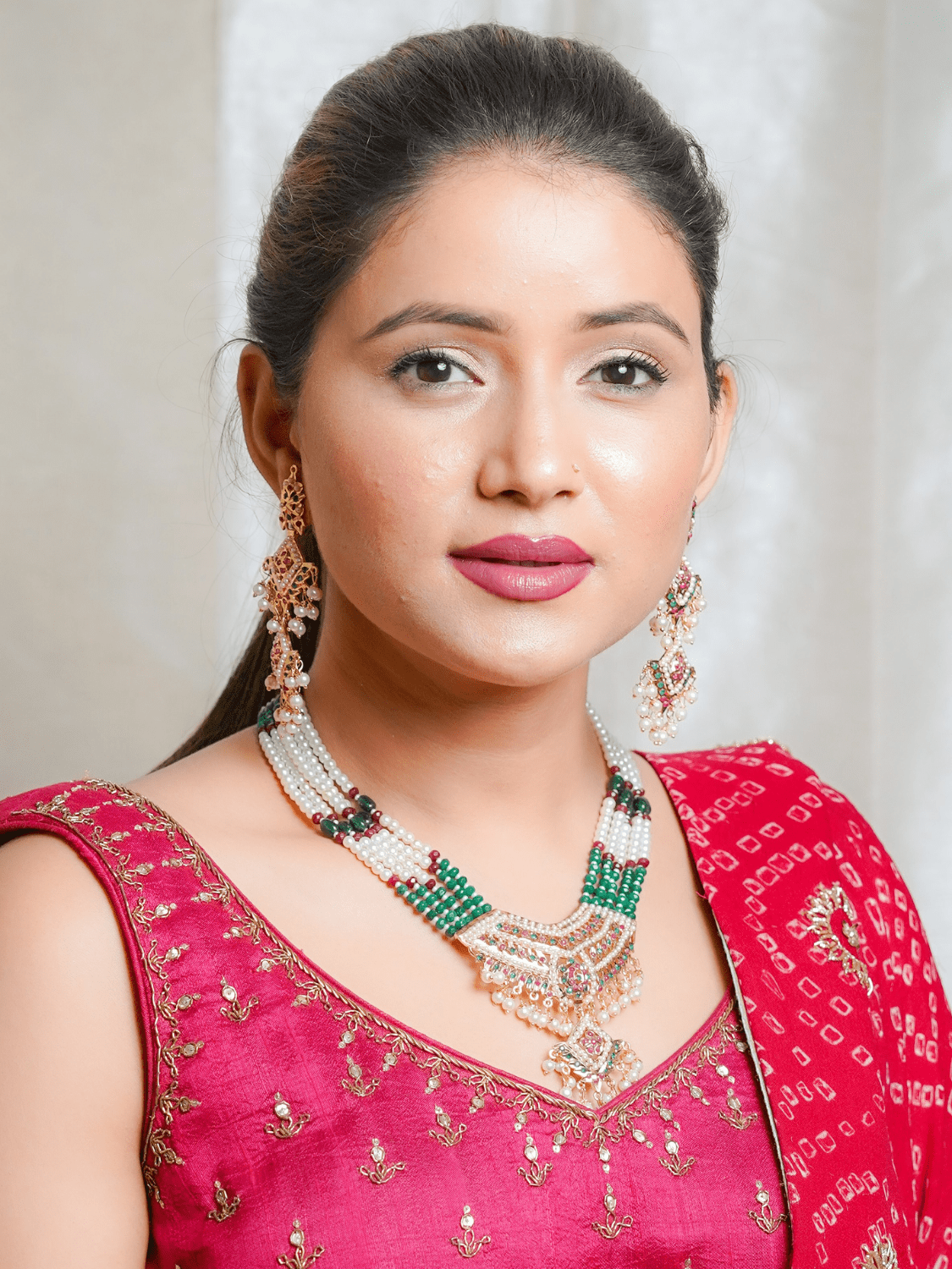 Emerald green tanmaniya necklace set with multicolour jadau pendant with earrings